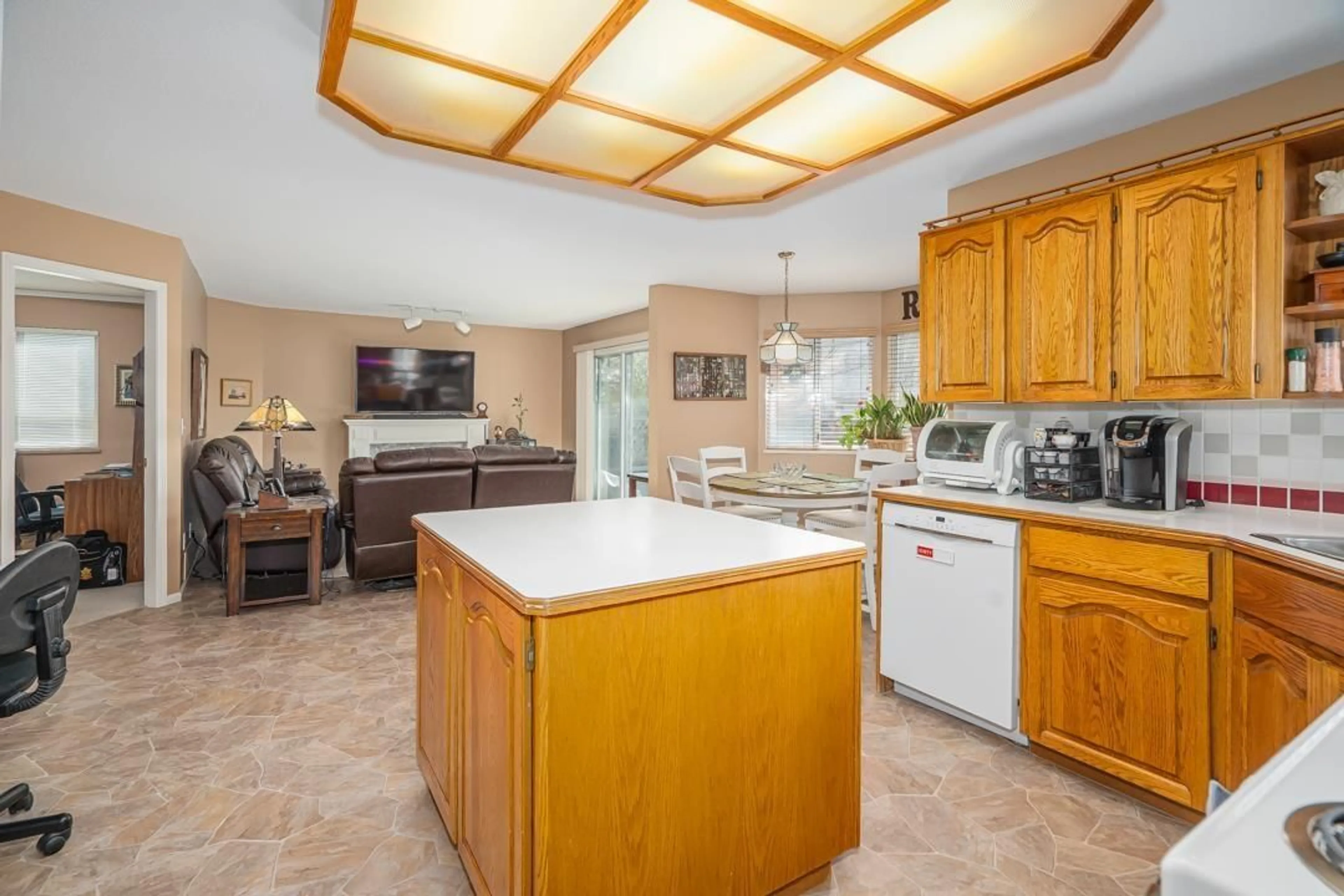 Open concept kitchen, ceramic/tile floor for 14206 86 AVENUE, Surrey British Columbia V3W0S6