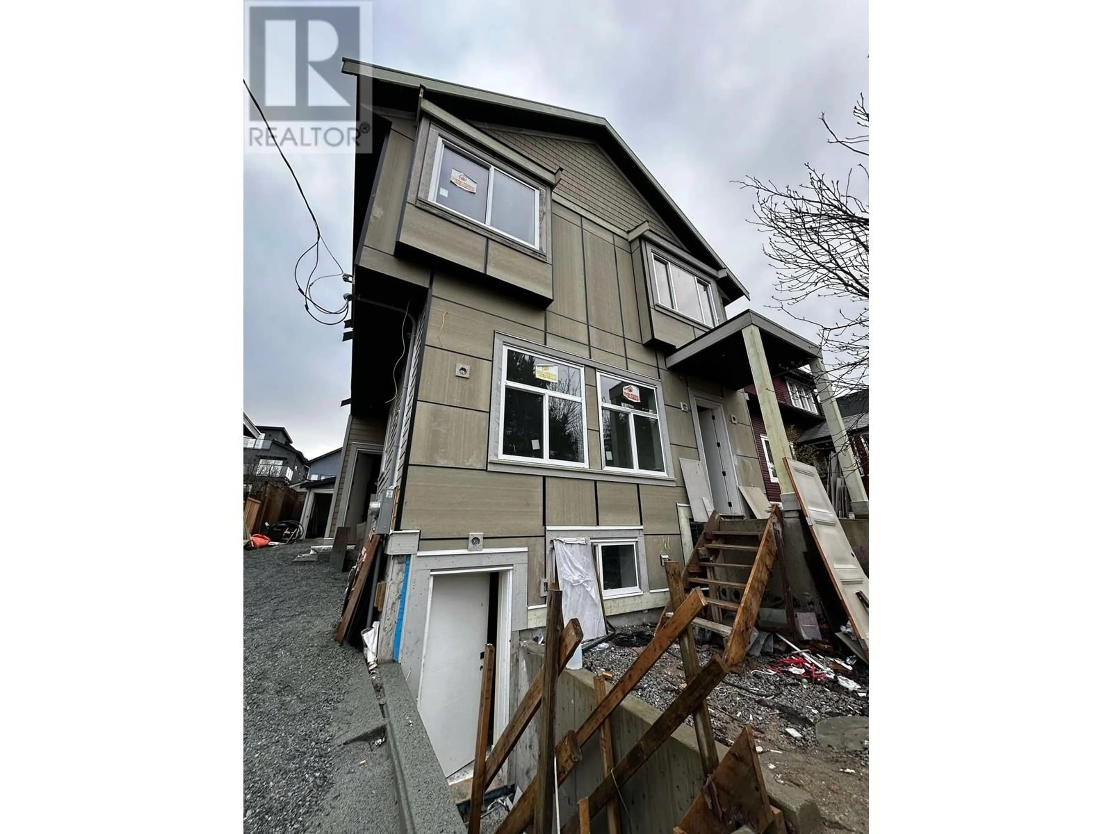 Unknown for 4558 MOSS STREET, Vancouver British Columbia V5R3T1