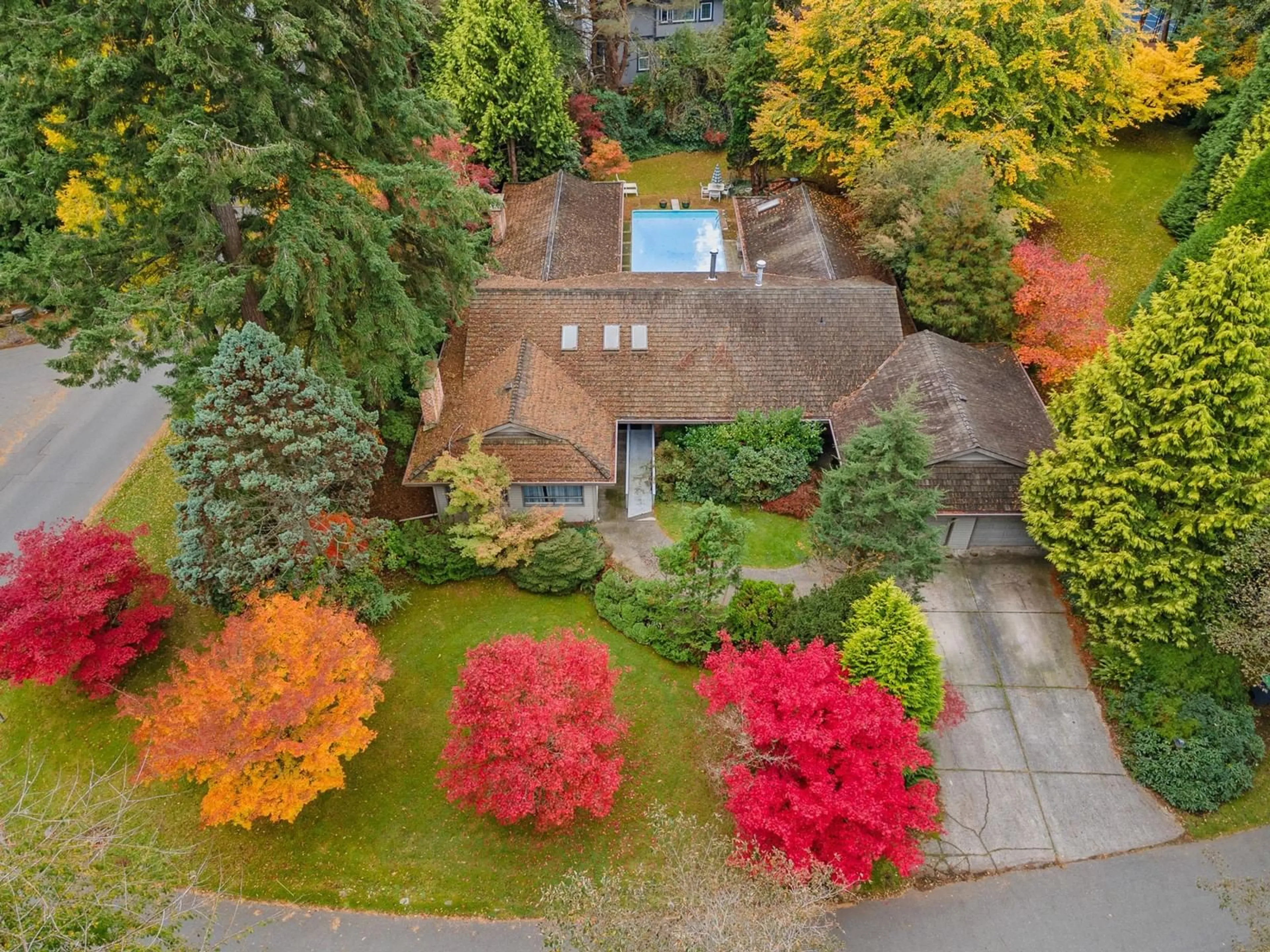 A pic from outside/outdoor area/front of a property/back of a property/a pic from drone, unknown for 14090 26A AVENUE, Surrey British Columbia V4P2E3