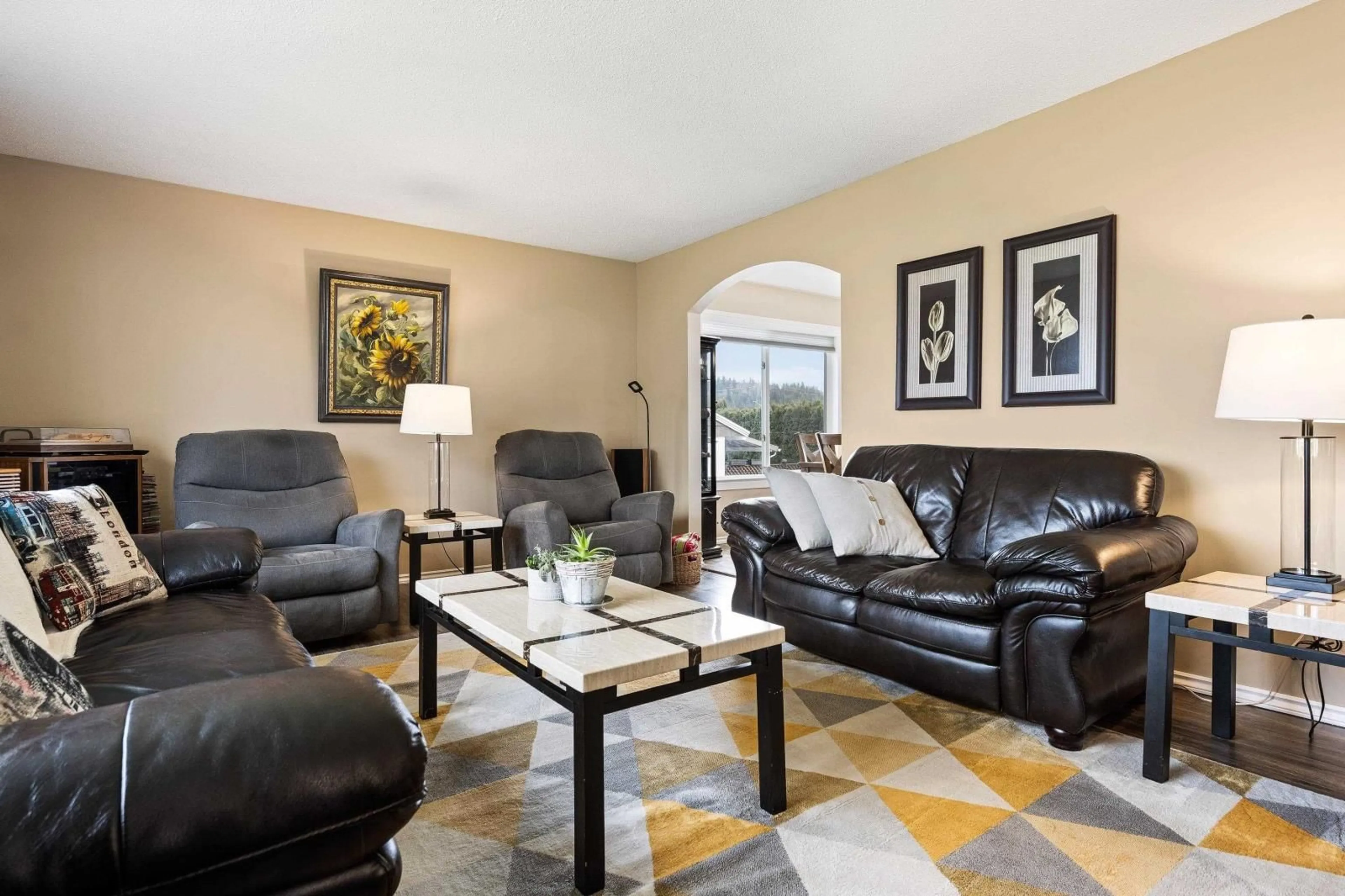 Living room with furniture, ceramic/tile floor for 46554 BRICE ROAD|Fairfield Island, Chilliwack British Columbia V2P3V5