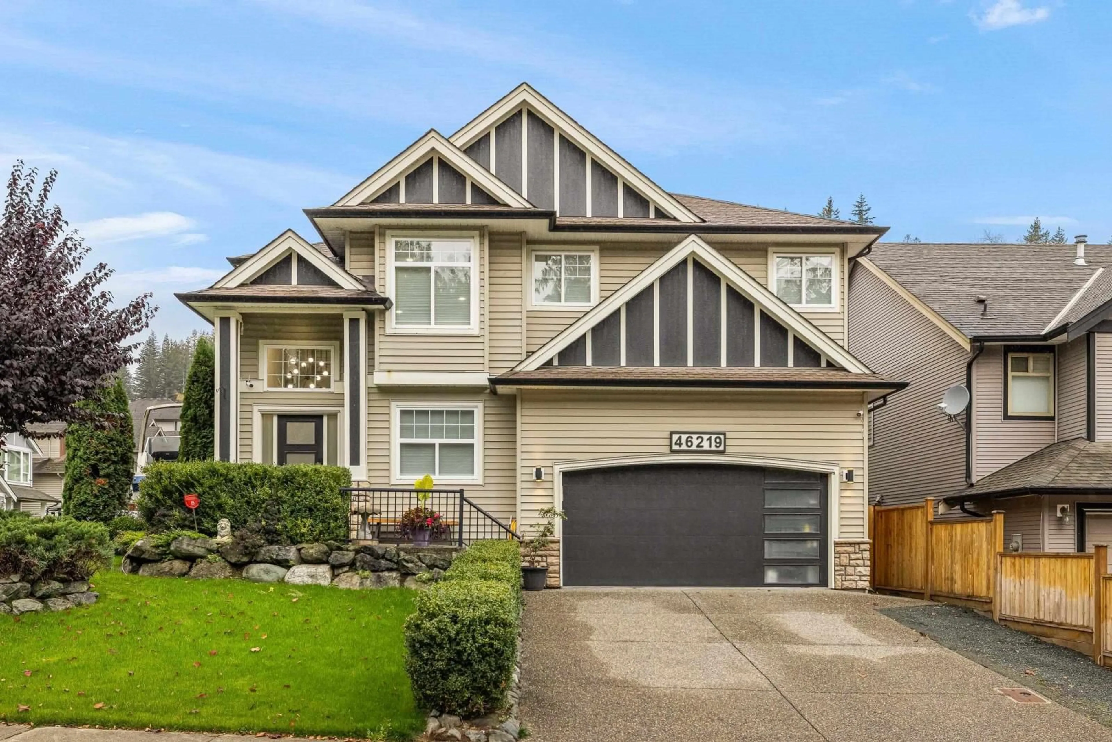 Home with vinyl exterior material, street for 46219 KERMODE CRESCENT|Promontory, Chilliwack British Columbia V2R0C7