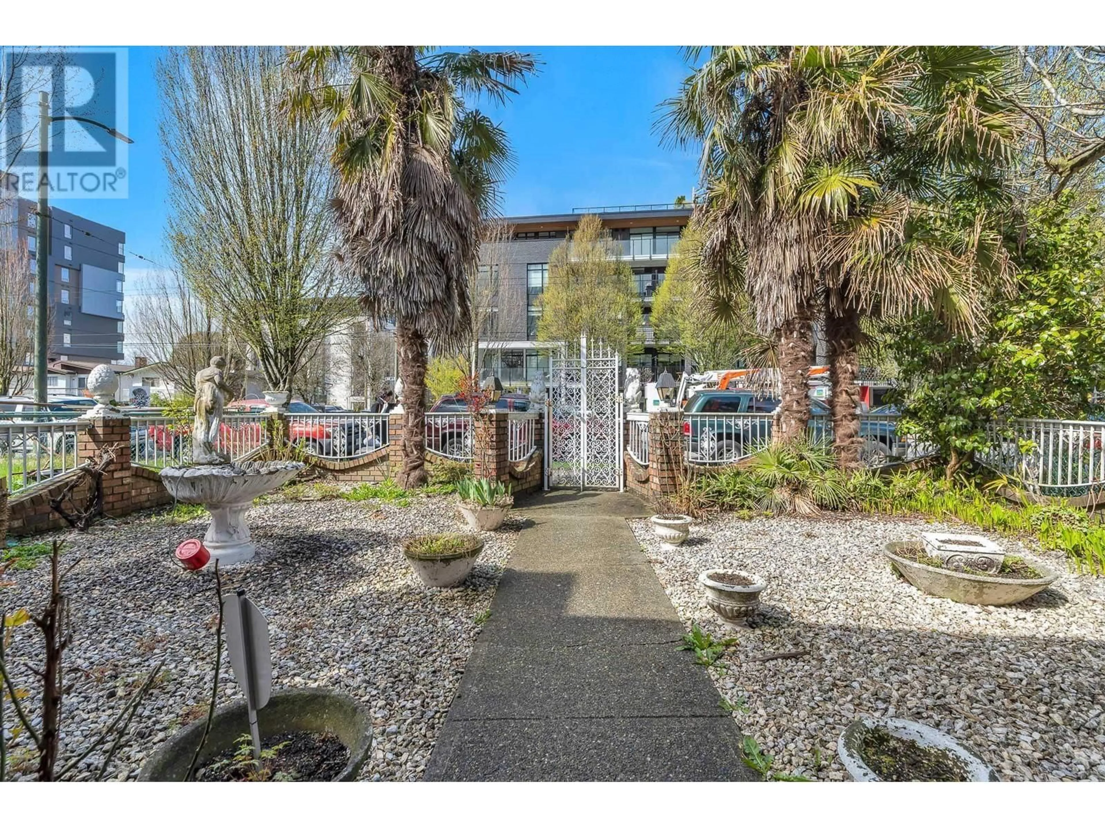 A pic from outside/outdoor area/front of a property/back of a property/a pic from drone, street for 5064 MAIN STREET, Vancouver British Columbia V5W2R3