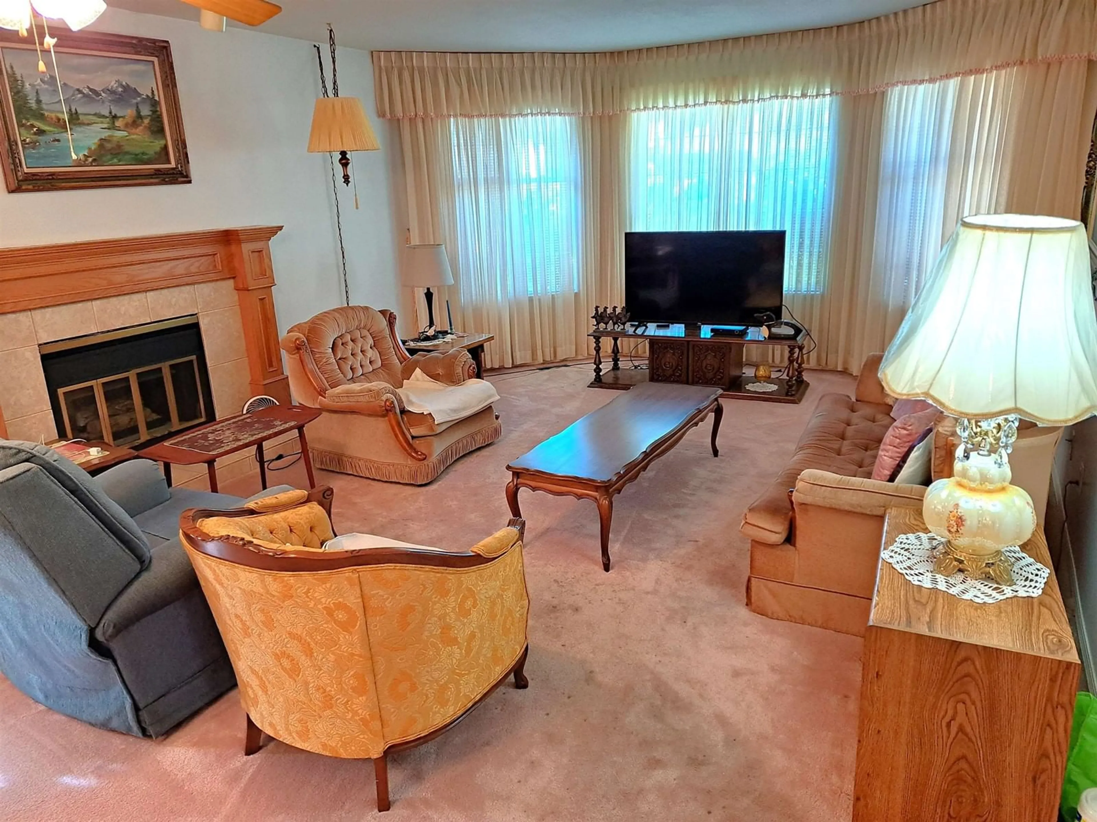 Living room with furniture, unknown for 8816 157, Surrey British Columbia V4N2Y8