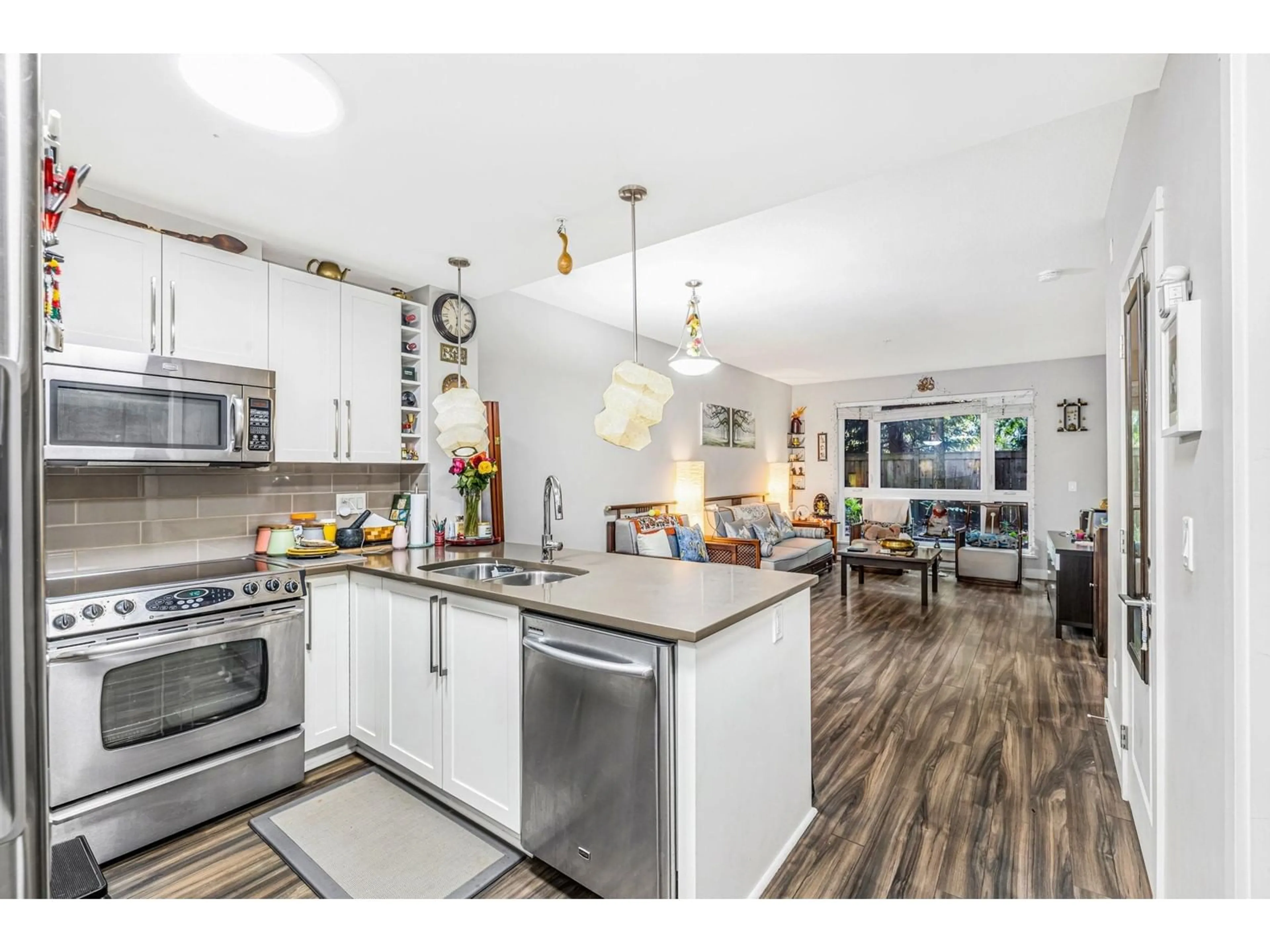 Open concept kitchen, unknown for 104 14358 60 AVENUE, Surrey British Columbia V3X0G3