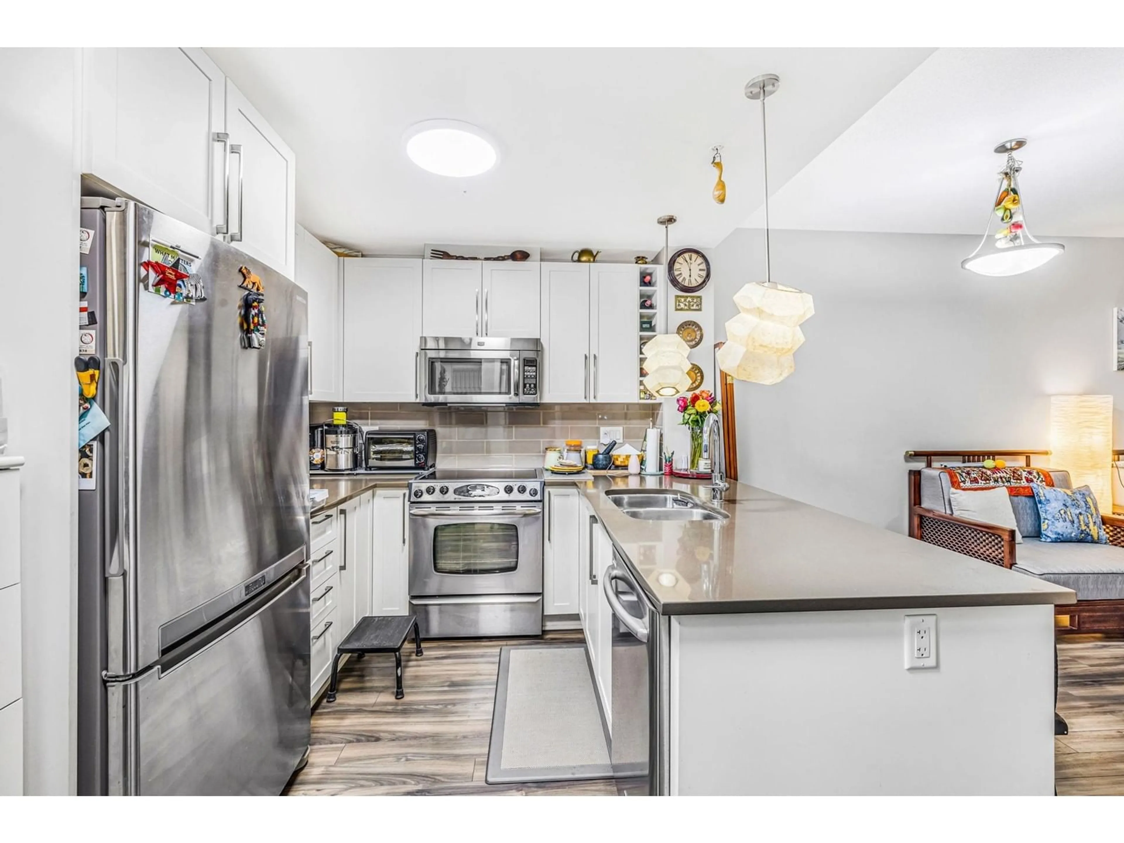 Open concept kitchen, unknown for 104 14358 60 AVENUE, Surrey British Columbia V3X0G3