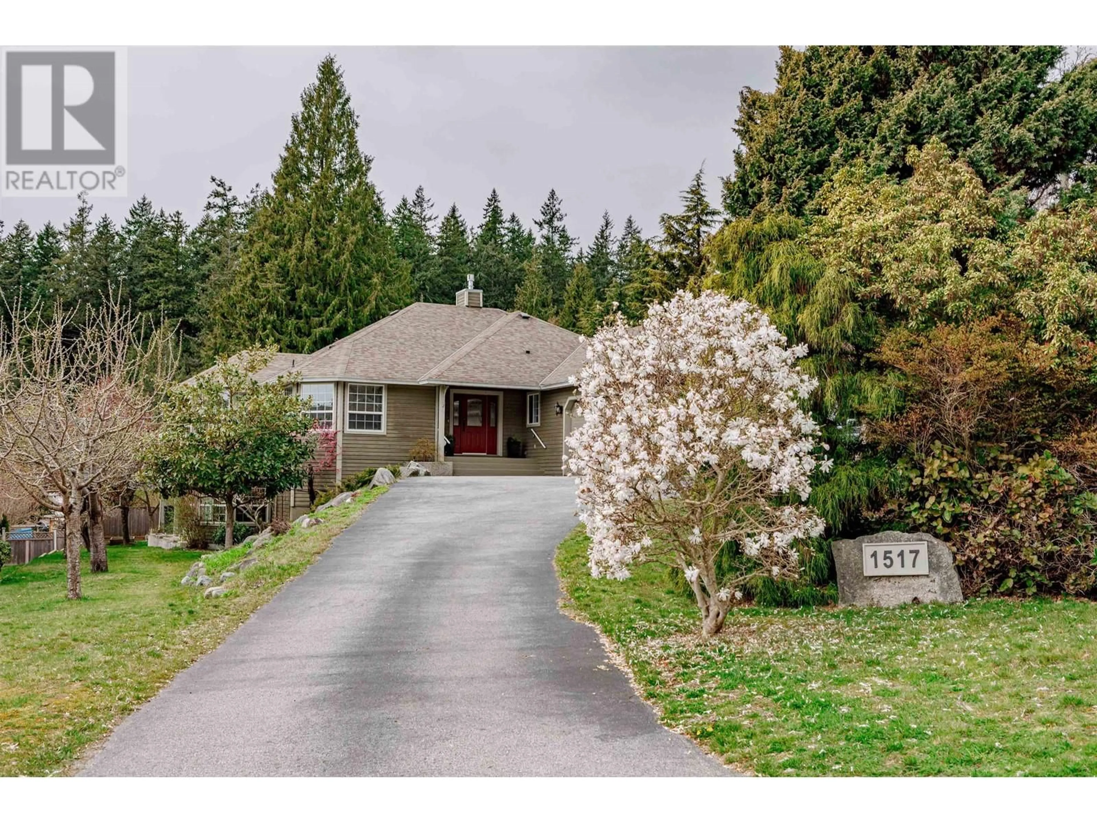 A pic from outside/outdoor area/front of a property/back of a property/a pic from drone, street for 1517 ISLANDVIEW DRIVE, Gibsons British Columbia V0N1V5