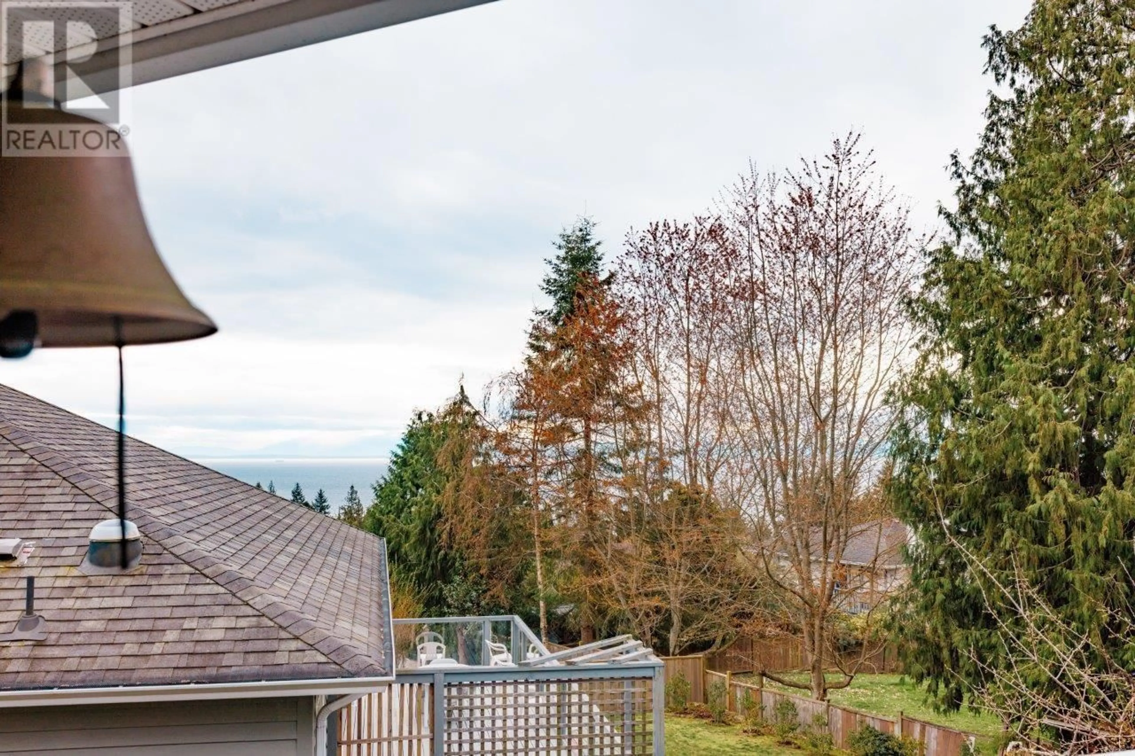 Patio, water/lake/river/ocean view for 1517 ISLANDVIEW DRIVE, Gibsons British Columbia V0N1V5