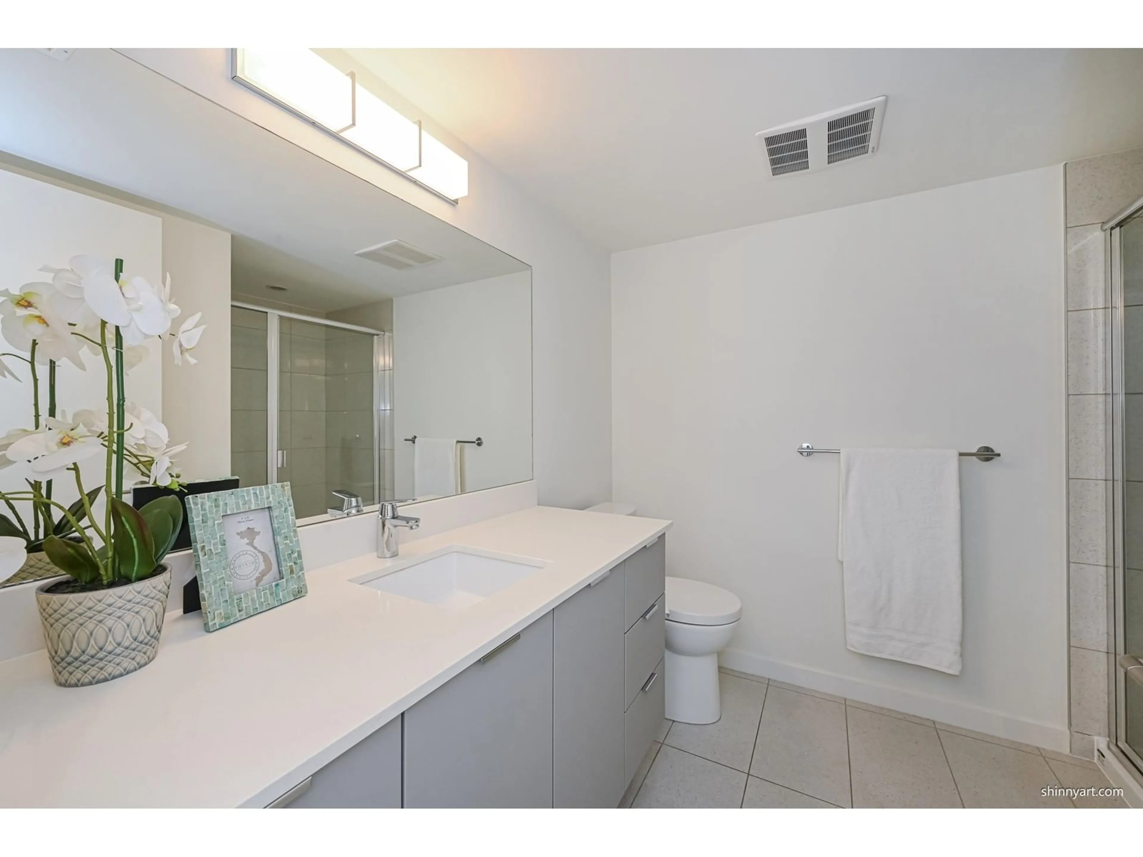 Standard bathroom, ceramic/tile floor for 59 16561 17A AVENUE, Surrey British Columbia V3Z1J3