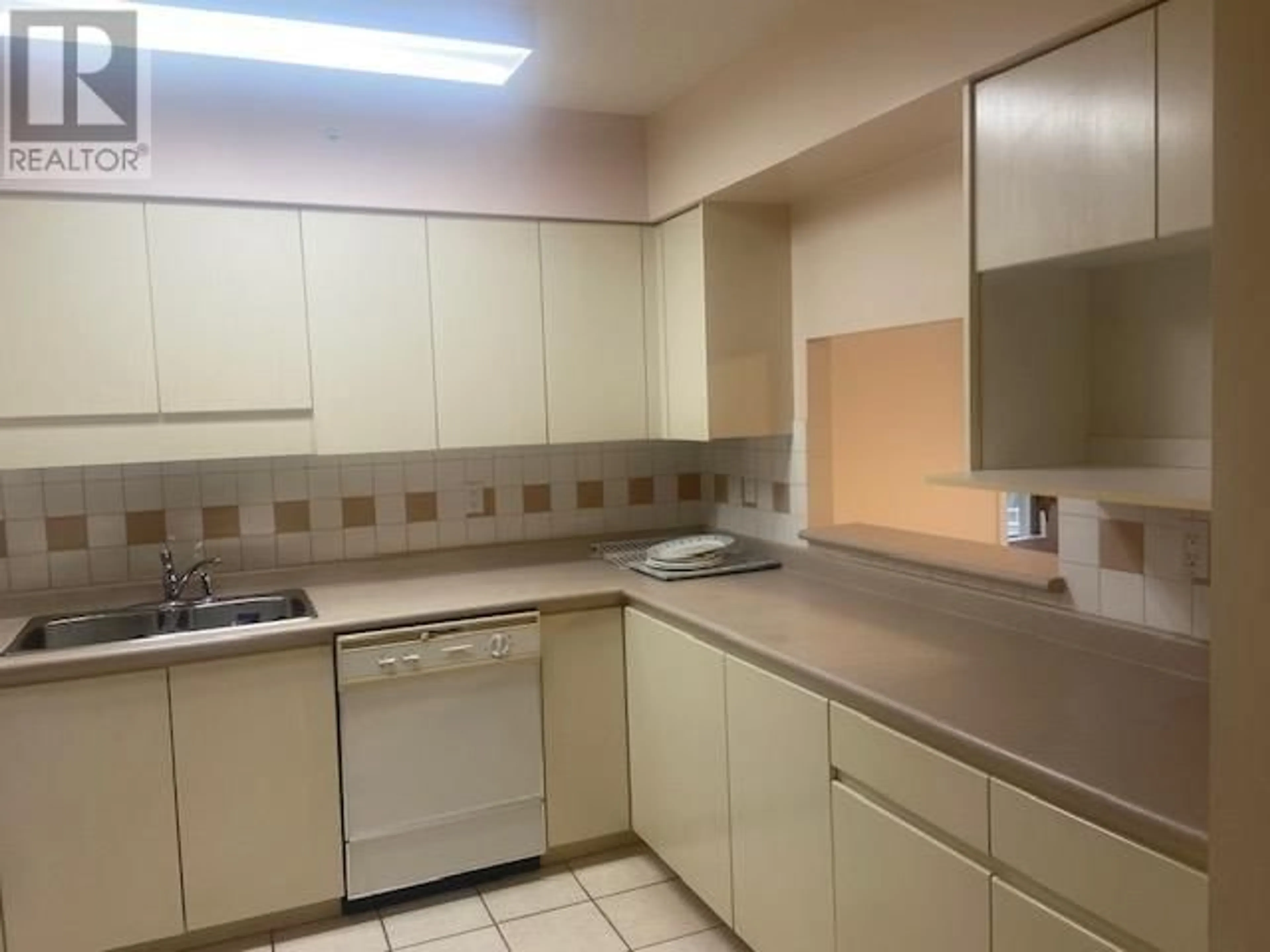 Standard kitchen, unknown for 703 8246 LANSDOWNE ROAD, Richmond British Columbia V6X3Y4