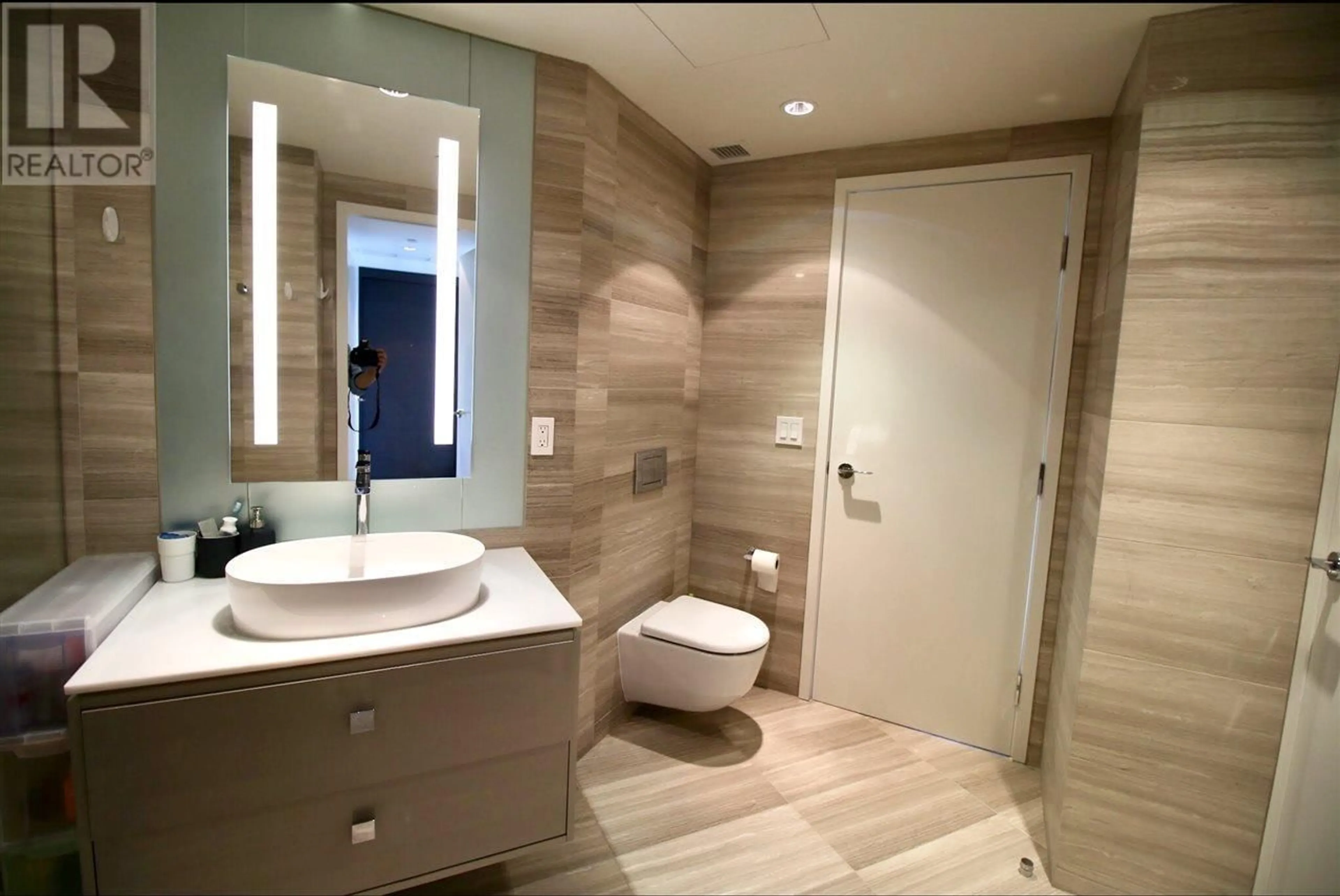 Contemporary bathroom, ceramic/tile floor for 3306 1151 W GEORGIA STREET, Vancouver British Columbia V6E0B3