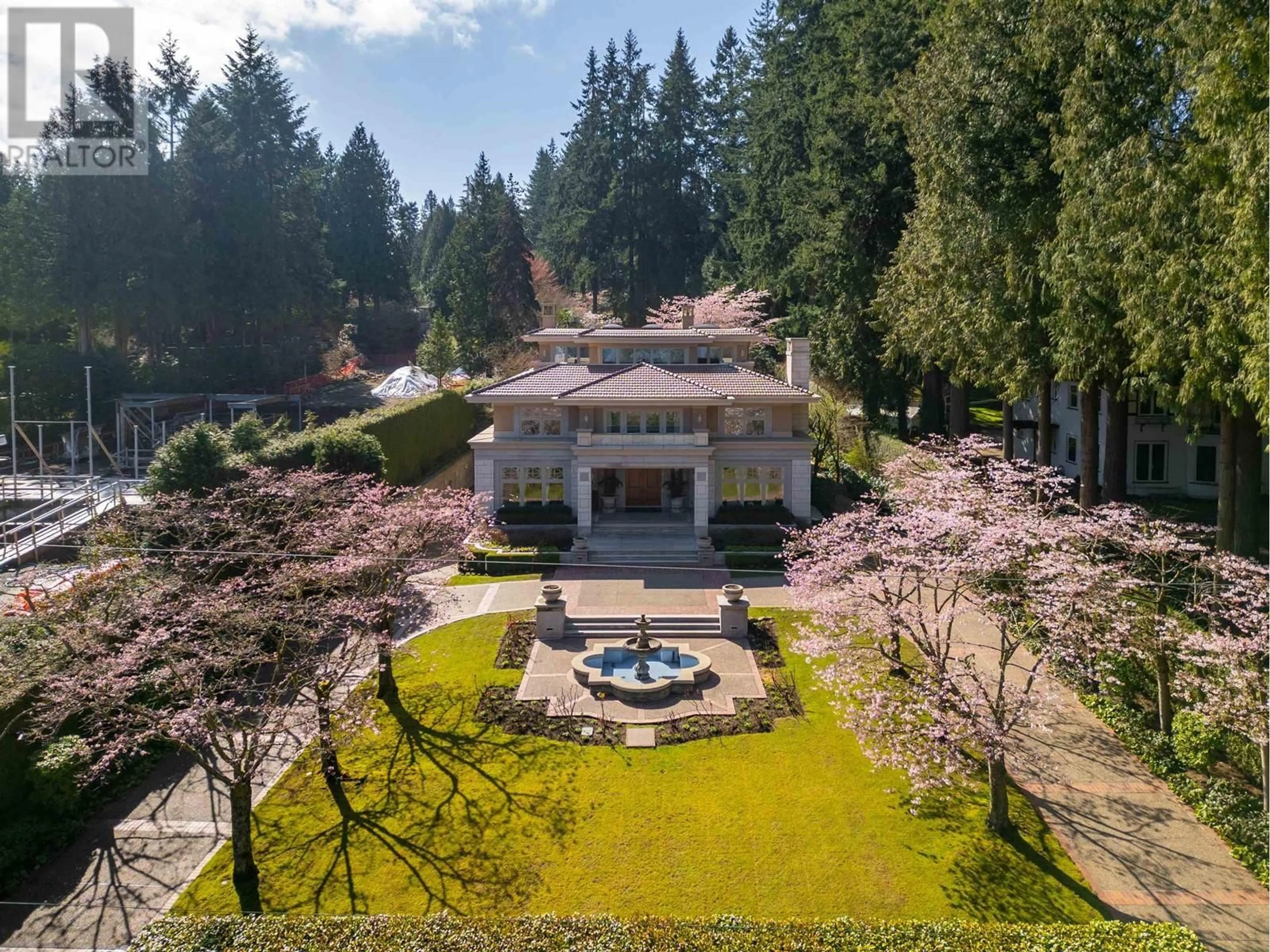 A pic from outside/outdoor area/front of a property/back of a property/a pic from drone, unknown for 4778 DRUMMOND DRIVE, Vancouver British Columbia V6T1B4