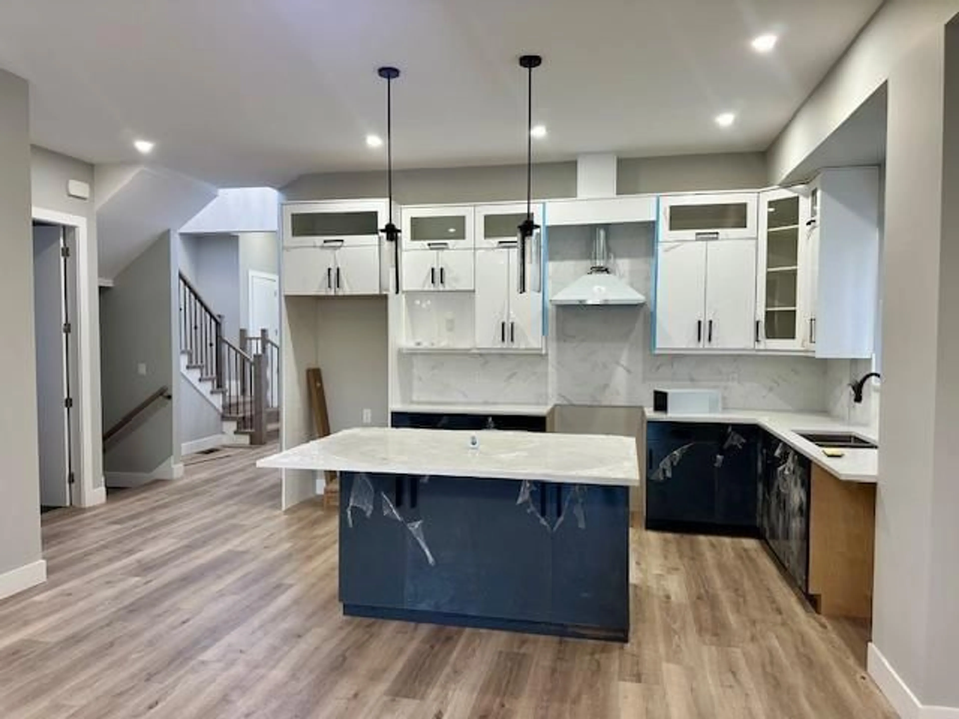 Open concept kitchen, unknown for 31713 UPLAND CRESCENT, Abbotsford British Columbia V2T2G4