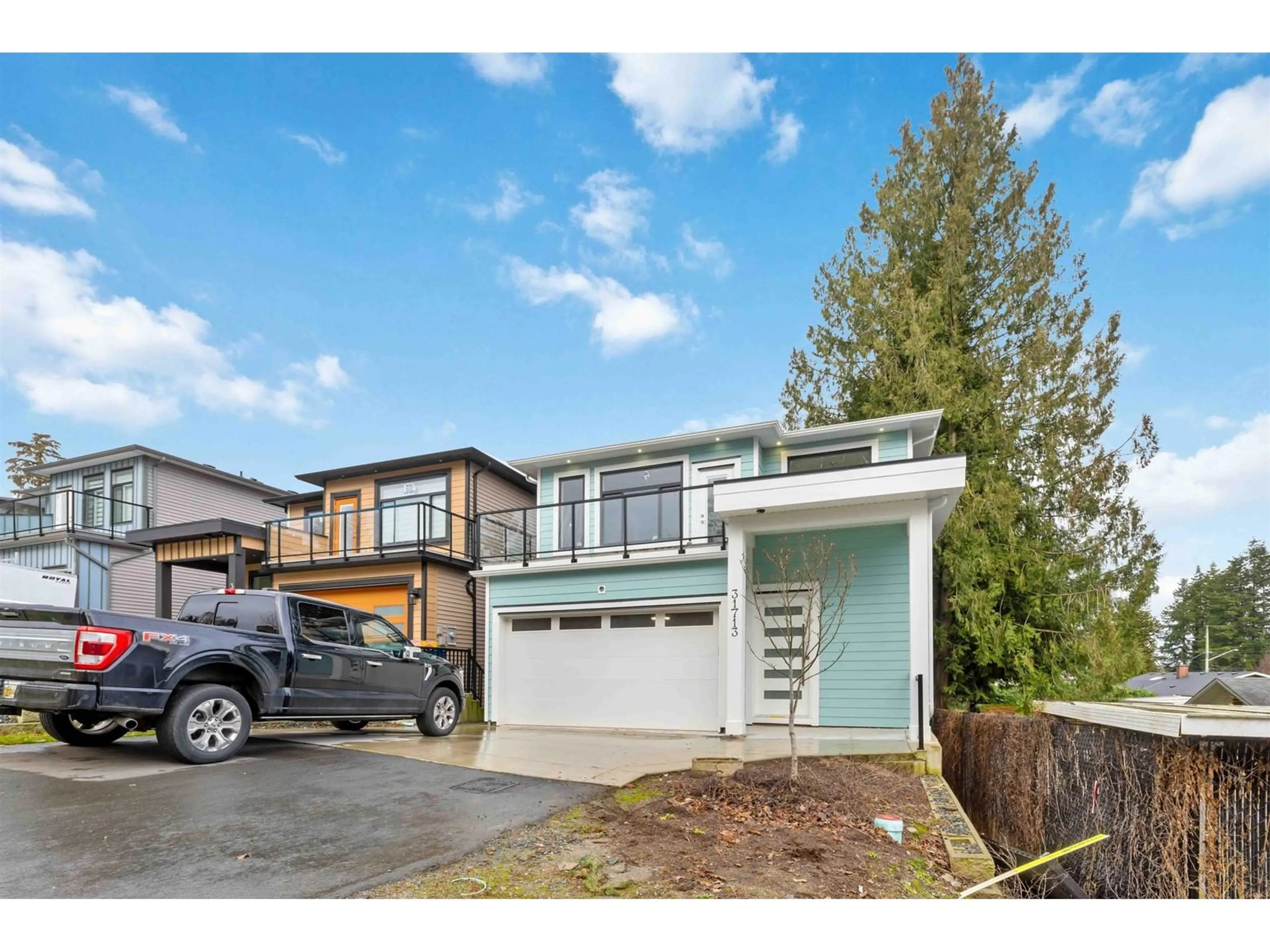 Home with vinyl exterior material, street for 31713 UPLAND CRESCENT, Abbotsford British Columbia V2T2G4