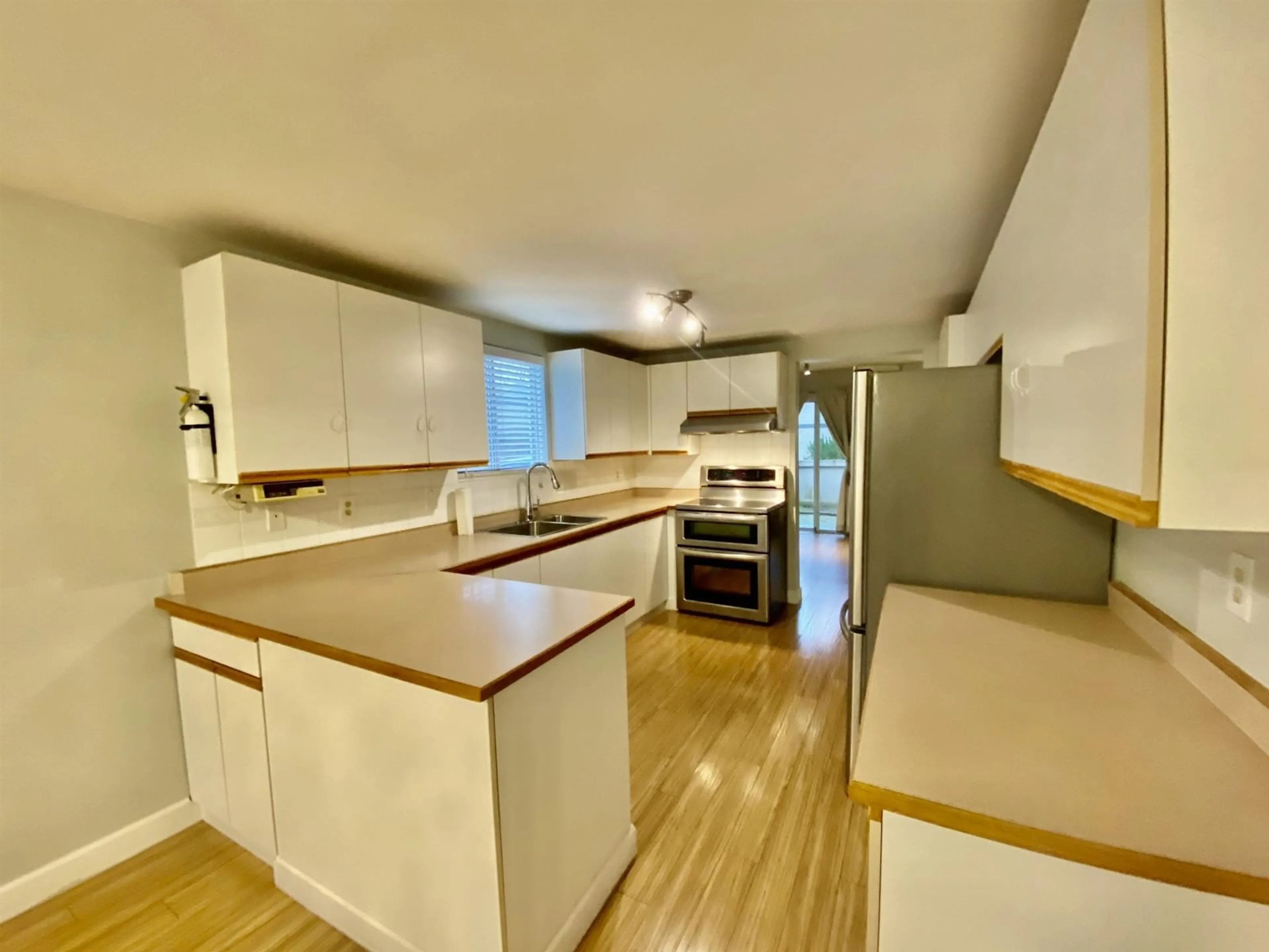 Standard kitchen, wood/laminate floor for 17 11880 82 AVENUE, Delta British Columbia V4C8C5