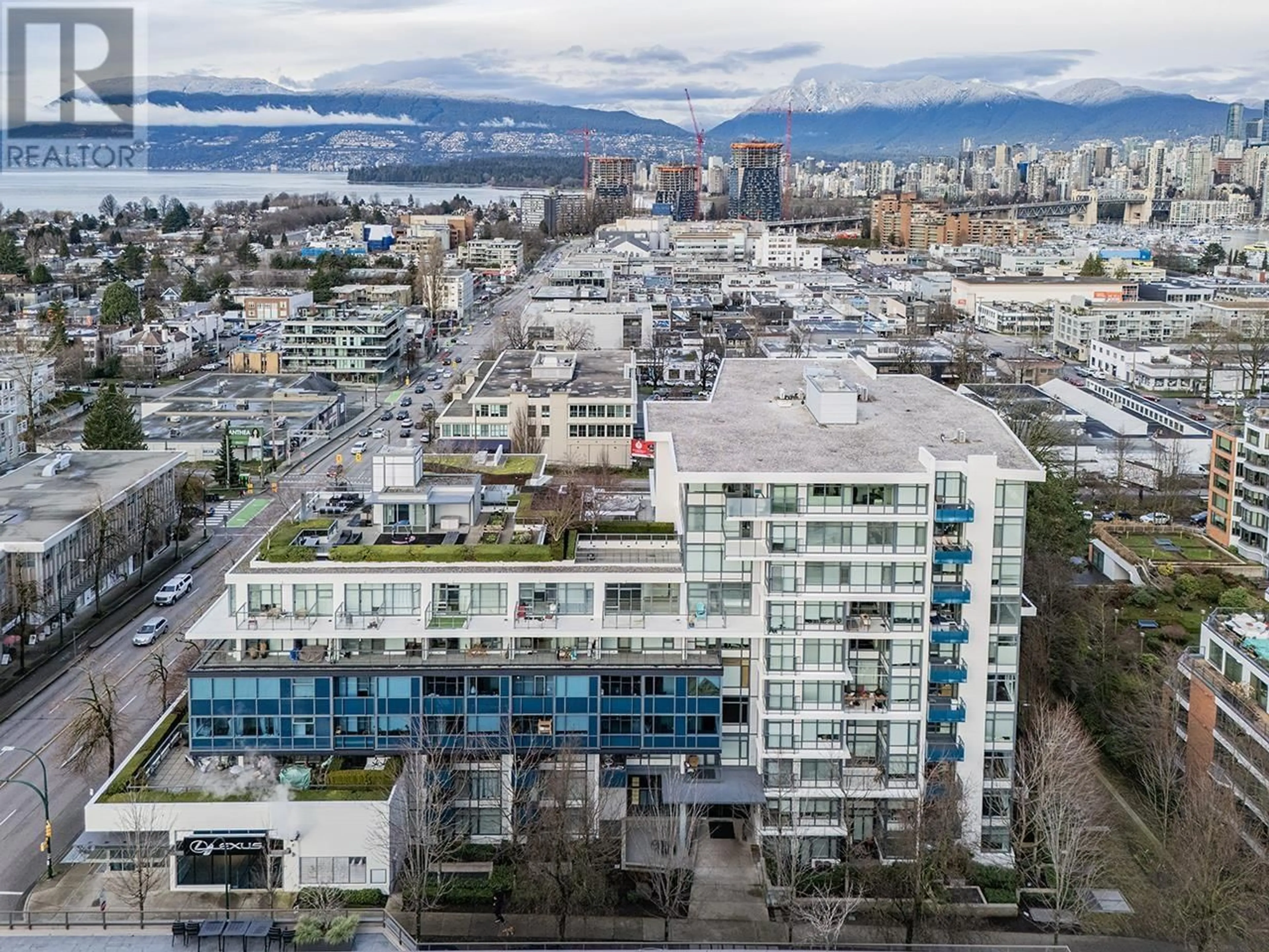 A pic from outside/outdoor area/front of a property/back of a property/a pic from drone, city buildings view from balcony for 524 1777 W 7TH AVENUE, Vancouver British Columbia V6J0E5