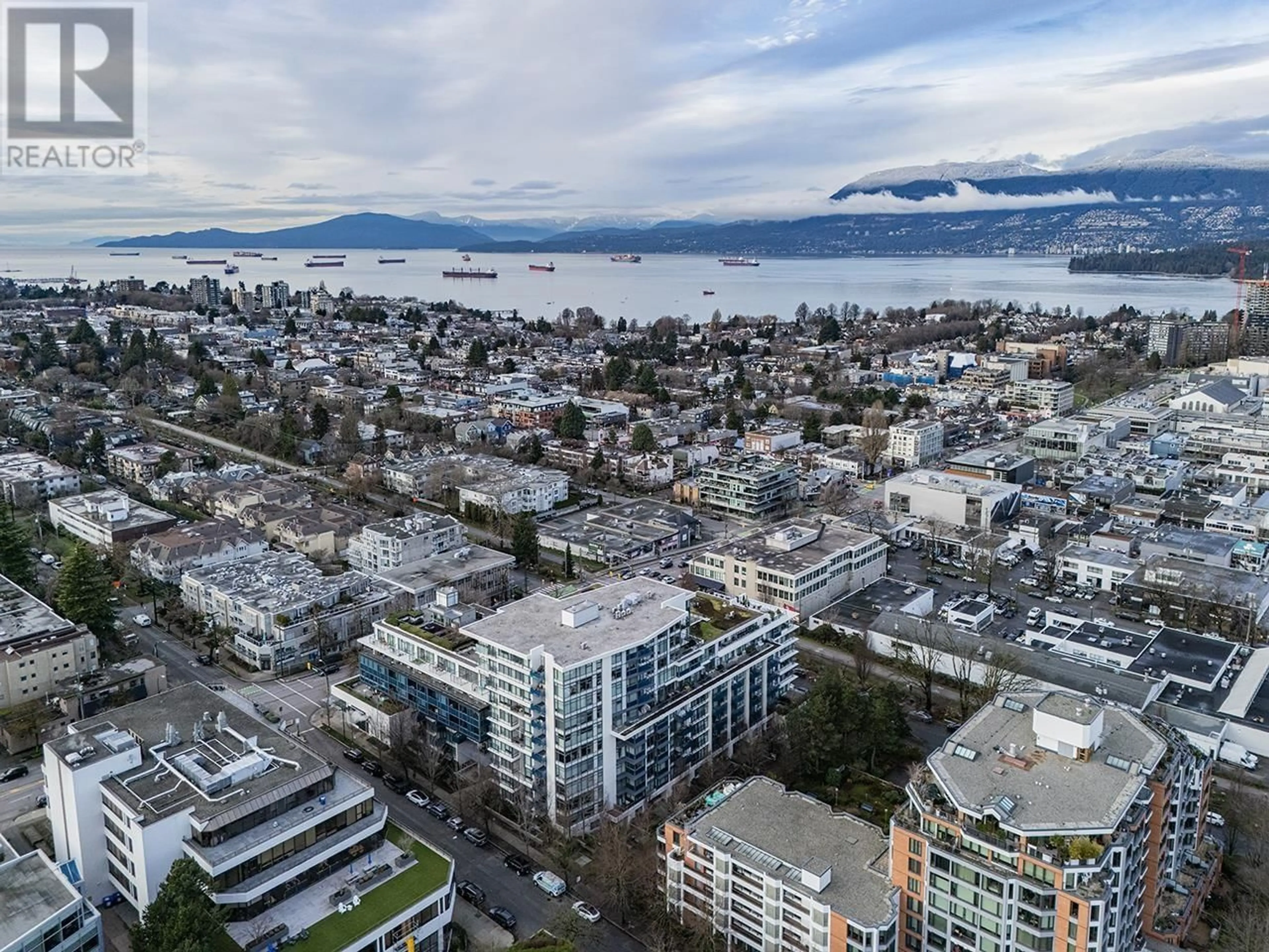 A pic from outside/outdoor area/front of a property/back of a property/a pic from drone, city buildings view from balcony for 524 1777 W 7TH AVENUE, Vancouver British Columbia V6J0E5