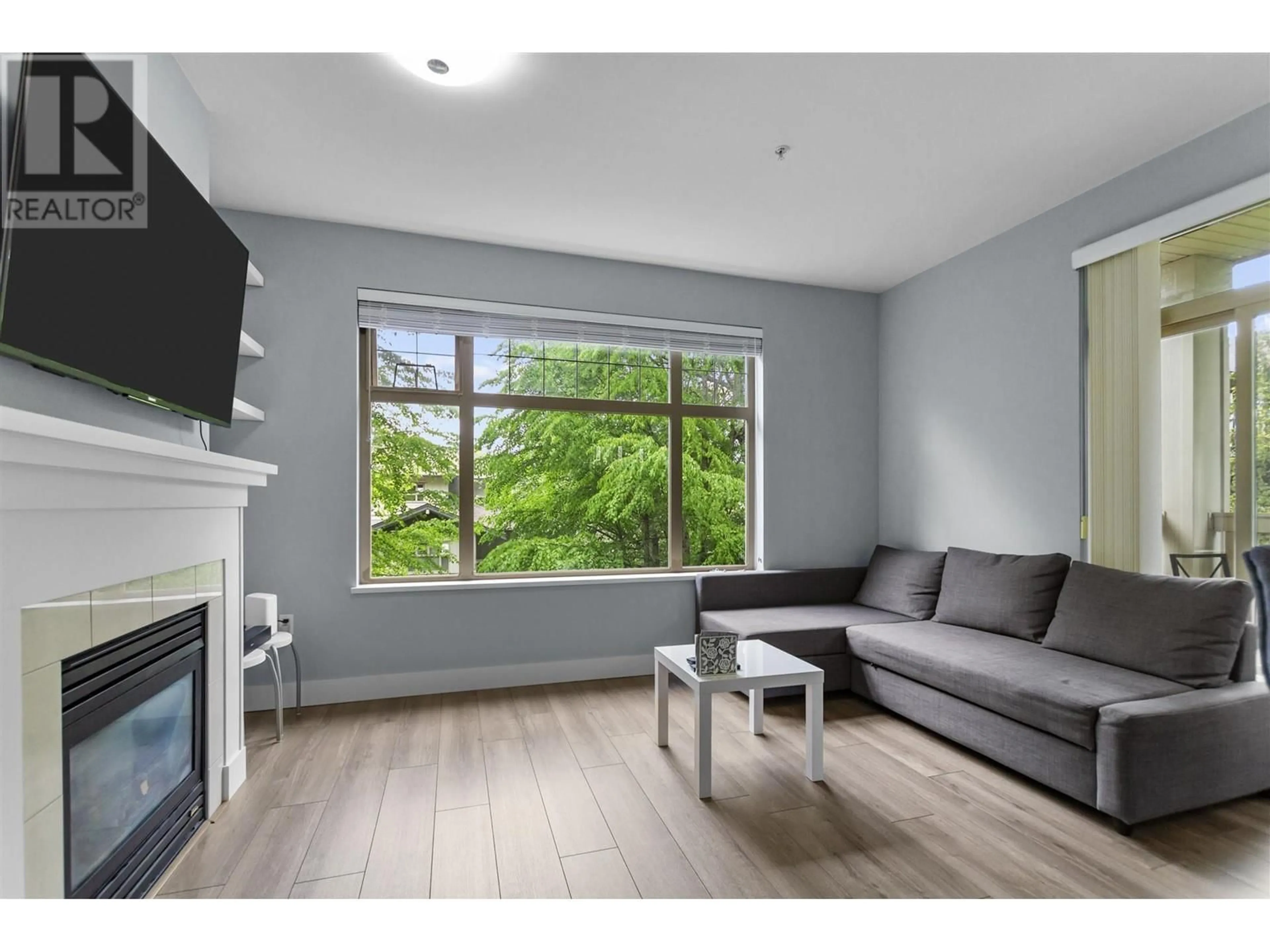 Living room with furniture, wood/laminate floor for 311 2083 W 33RD AVENUE, Vancouver British Columbia V6M4M6