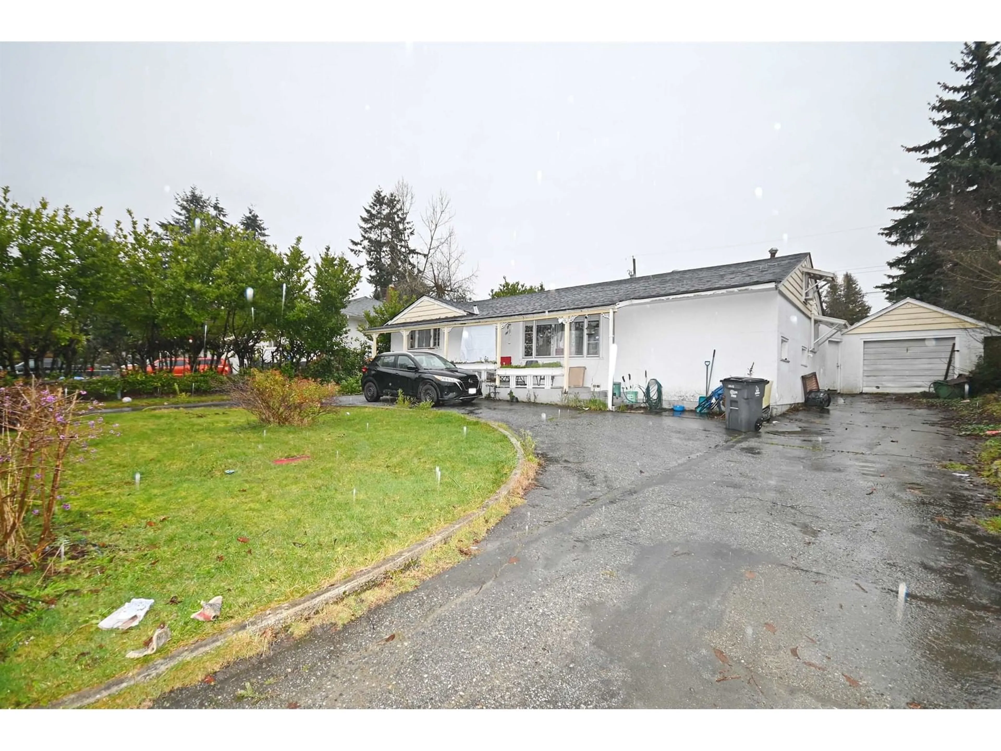 A pic from outside/outdoor area/front of a property/back of a property/a pic from drone, street for 10618 137A STREET, Surrey British Columbia V3T4J6