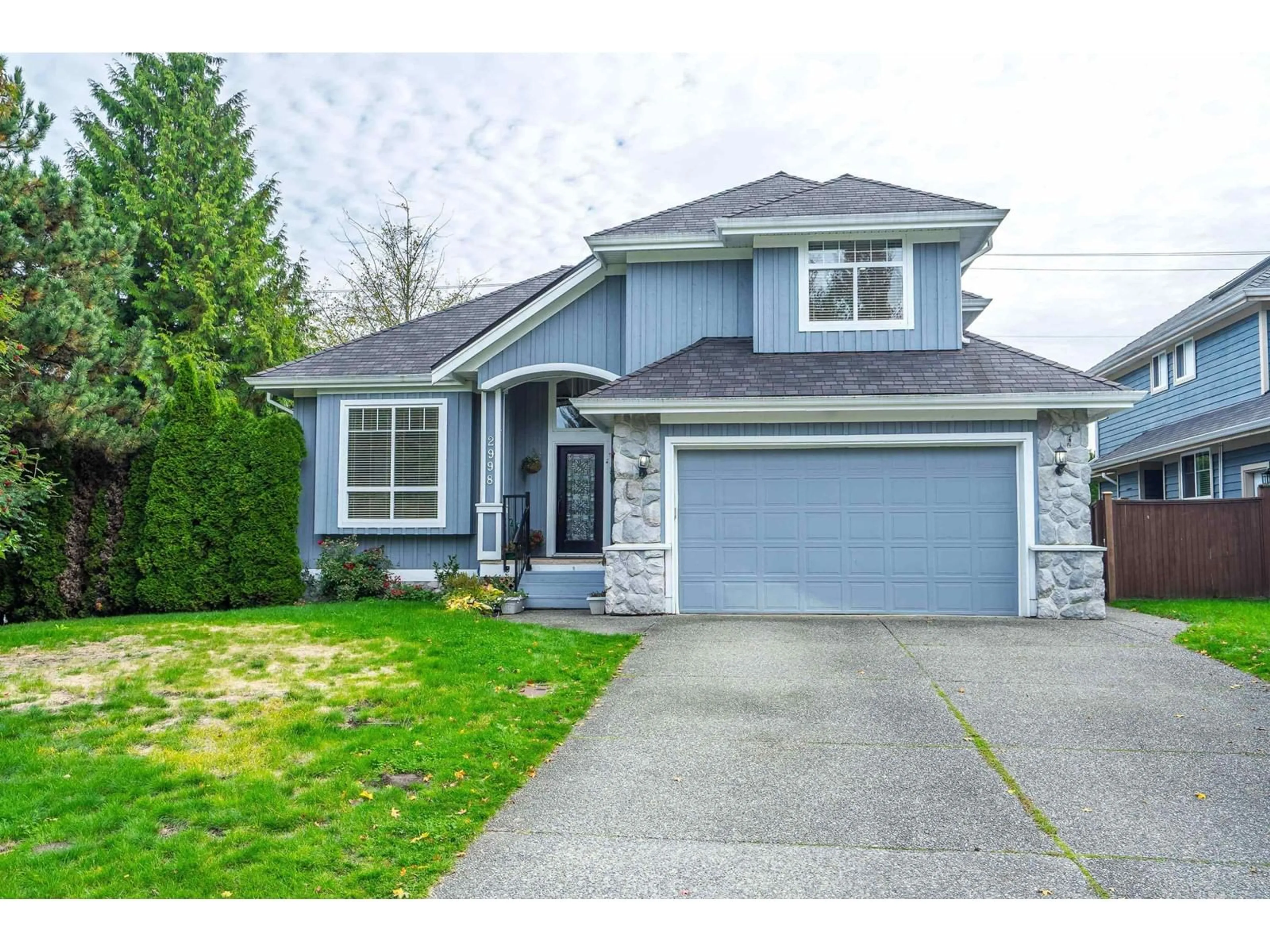 Home with vinyl exterior material, street for 2998 147A STREET, Surrey British Columbia V4P3E6