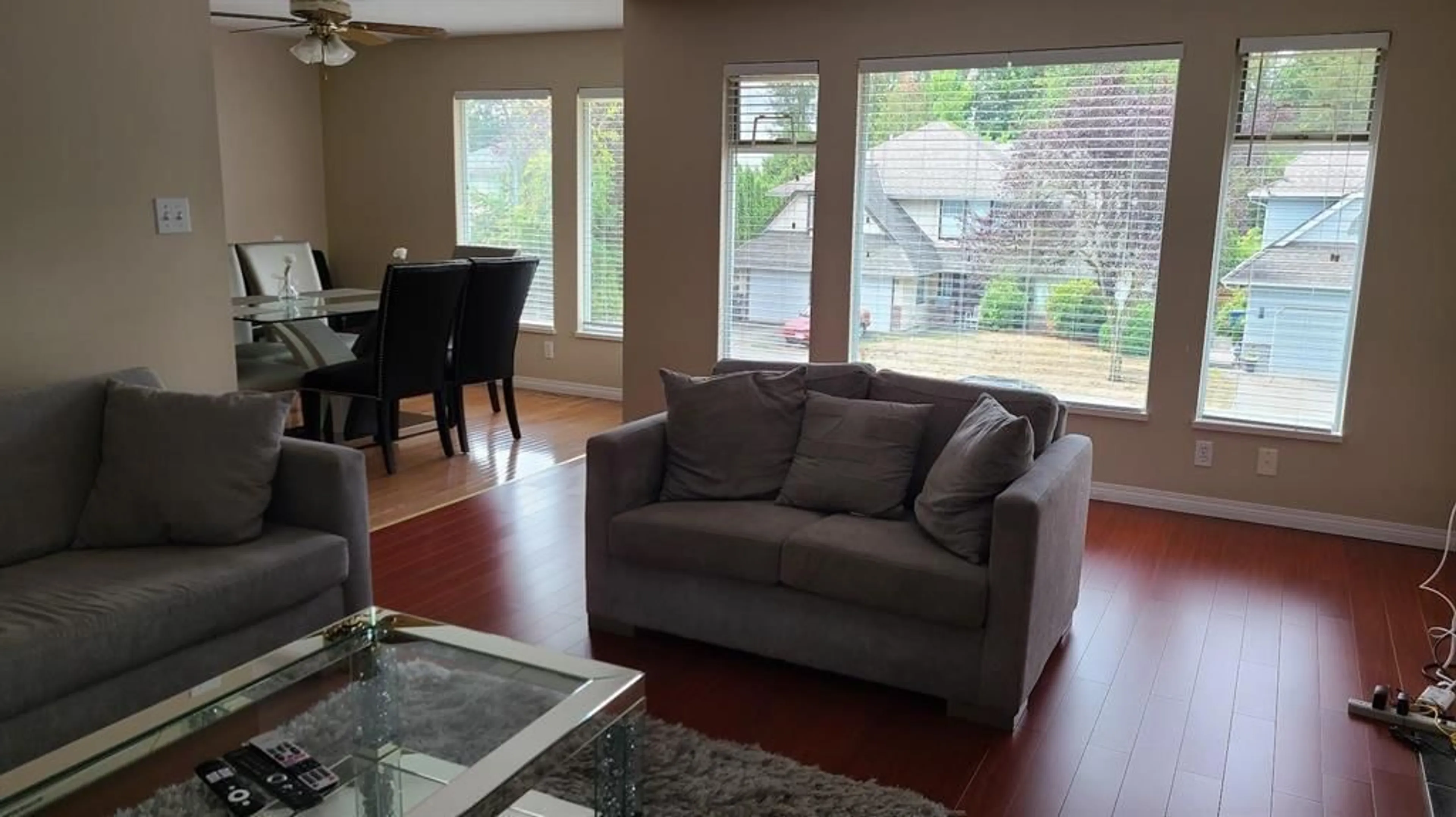 Living room with furniture, wood/laminate floor for 35351 SANDY HILL ROAD, Abbotsford British Columbia V3G1J2