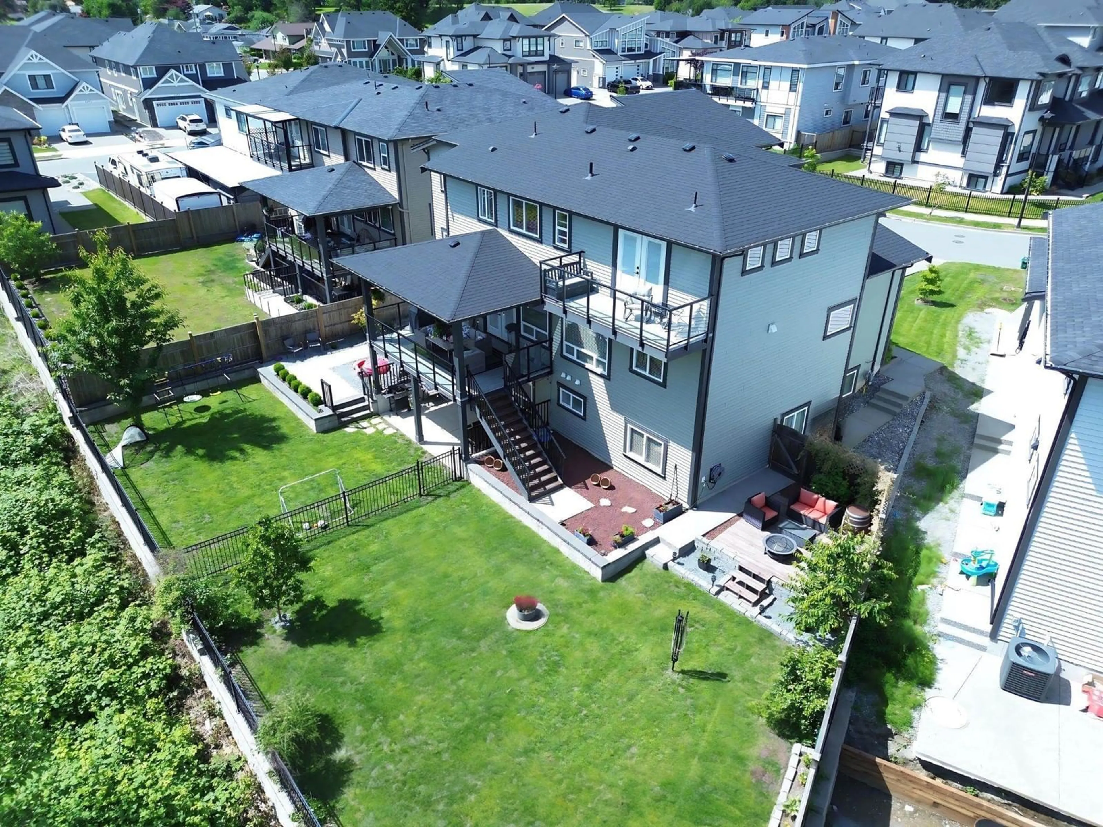 A pic from outside/outdoor area/front of a property/back of a property/a pic from drone, unknown for 35266 EWERT AVENUE, Mission British Columbia V2V6S6