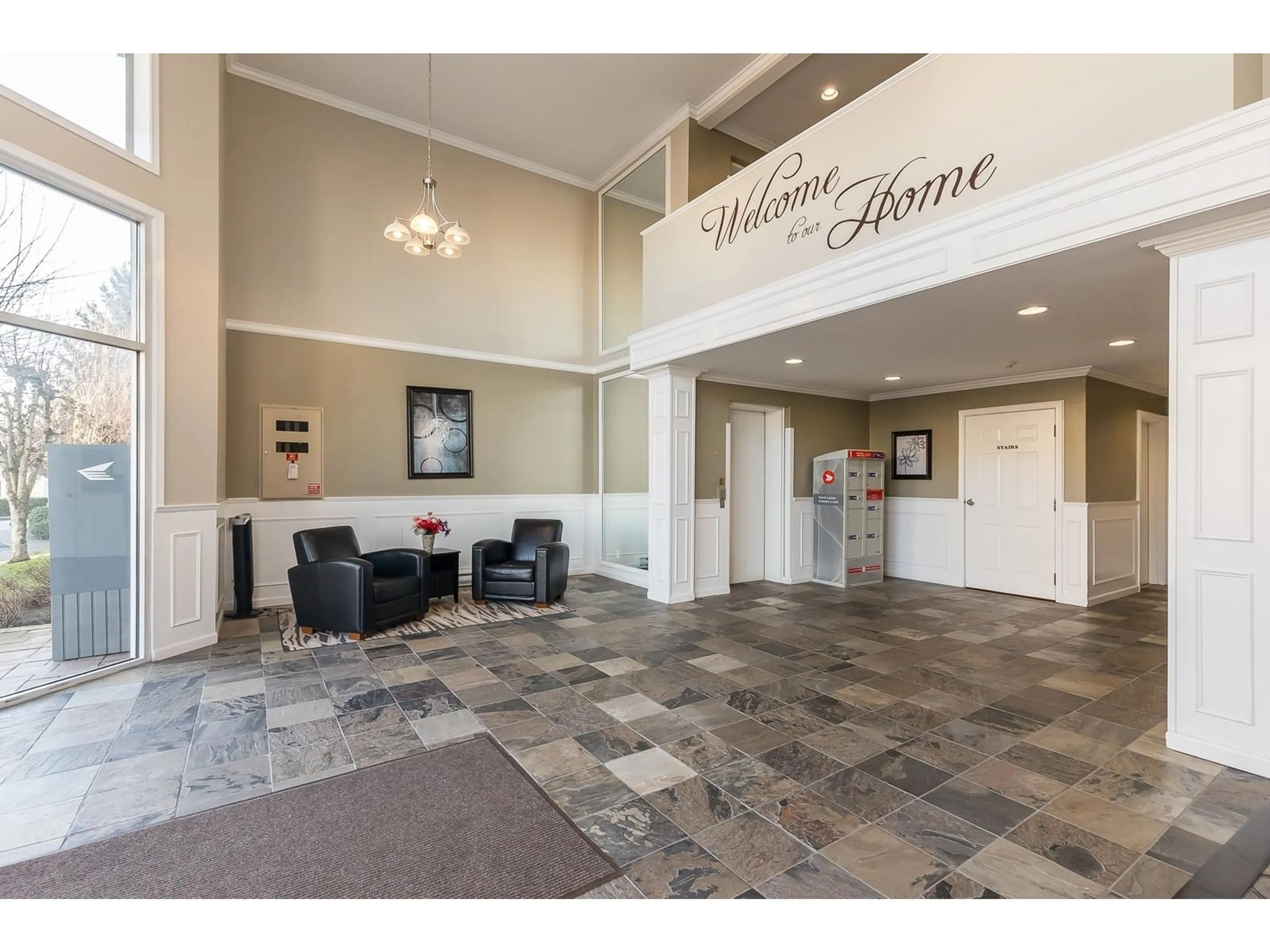 Indoor foyer for 104 33165 OLD YALE ROAD, Abbotsford British Columbia V2S2J4