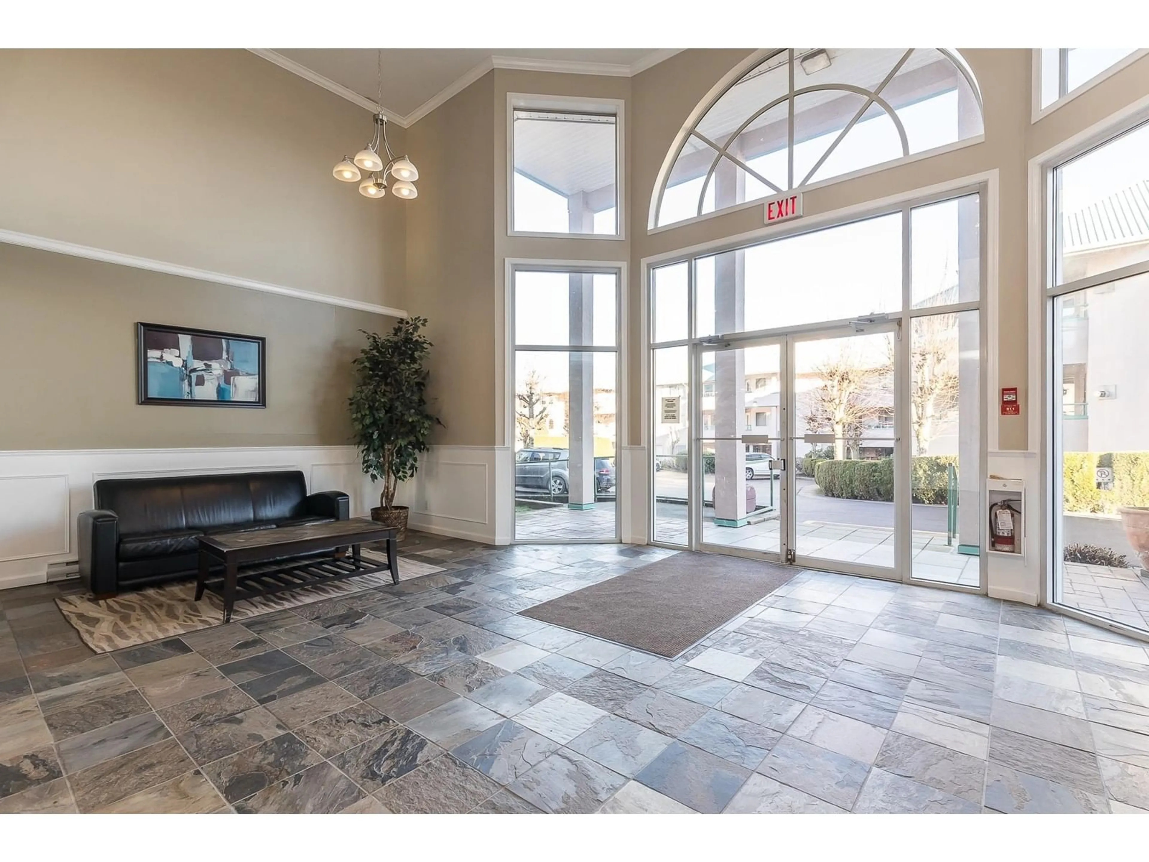 Indoor foyer for 104 33165 OLD YALE ROAD, Abbotsford British Columbia V2S2J4