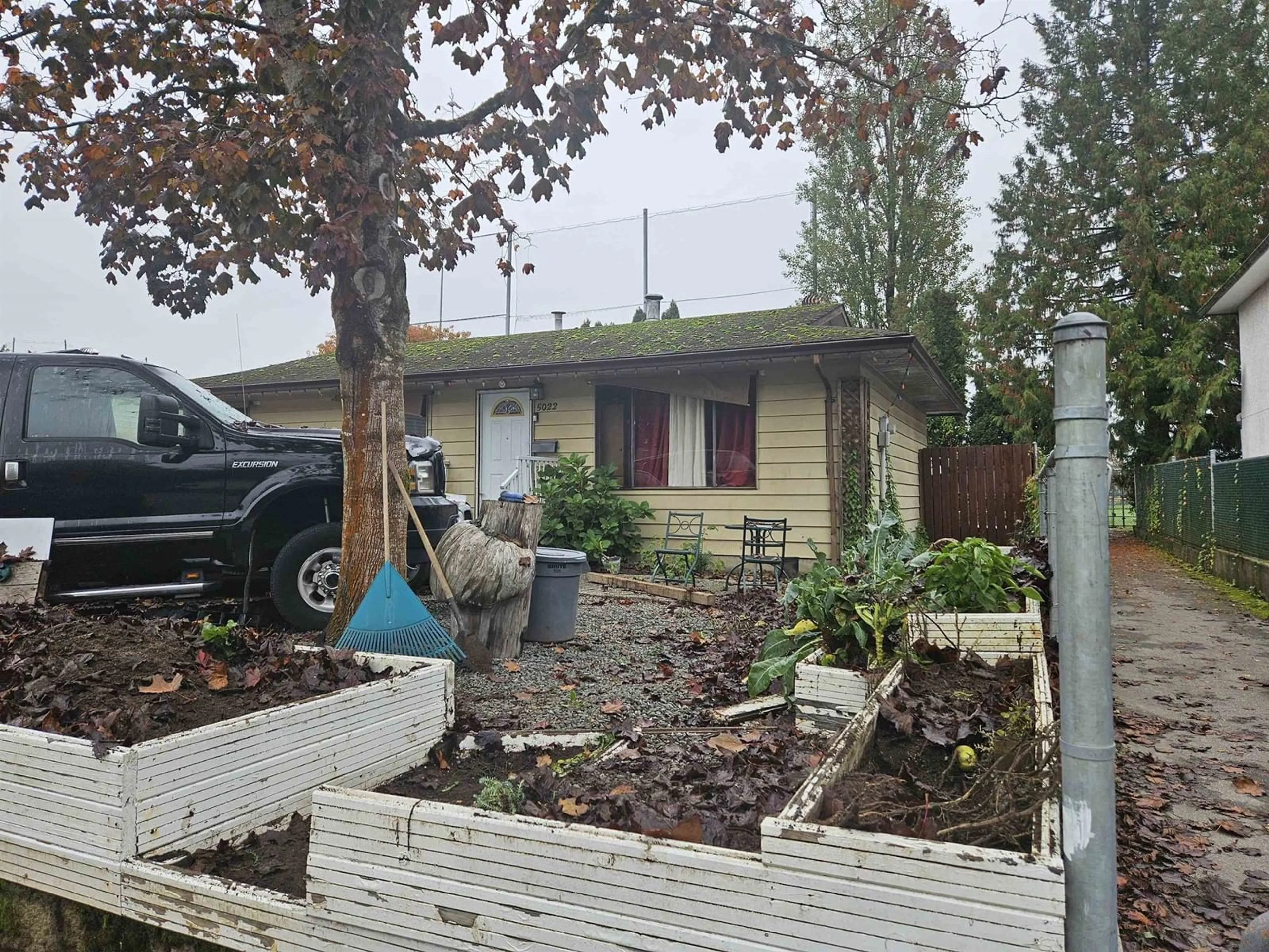 A pic from outside/outdoor area/front of a property/back of a property/a pic from drone, street for 5022 205B STREET, Langley British Columbia V3A6Z5