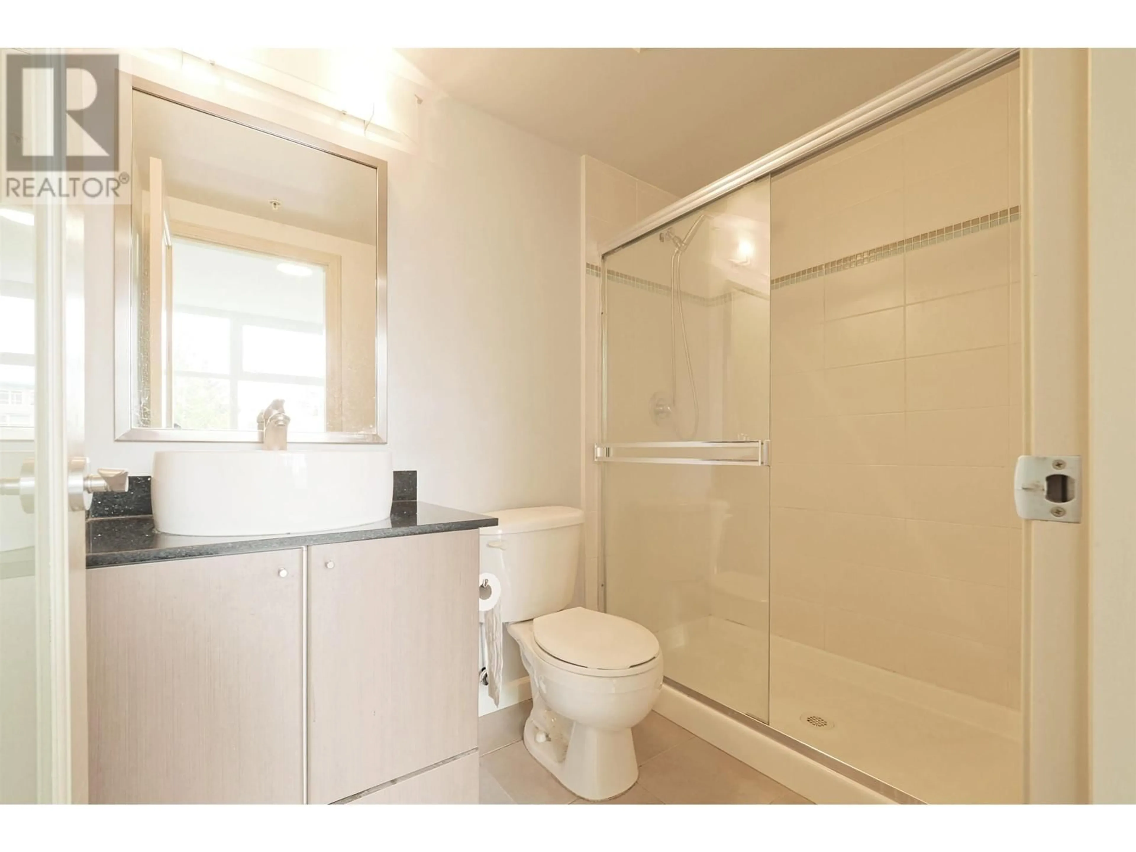 Standard bathroom, unknown for 707 9262 UNIVERSITY CRESCENT, Burnaby British Columbia V5A0A4