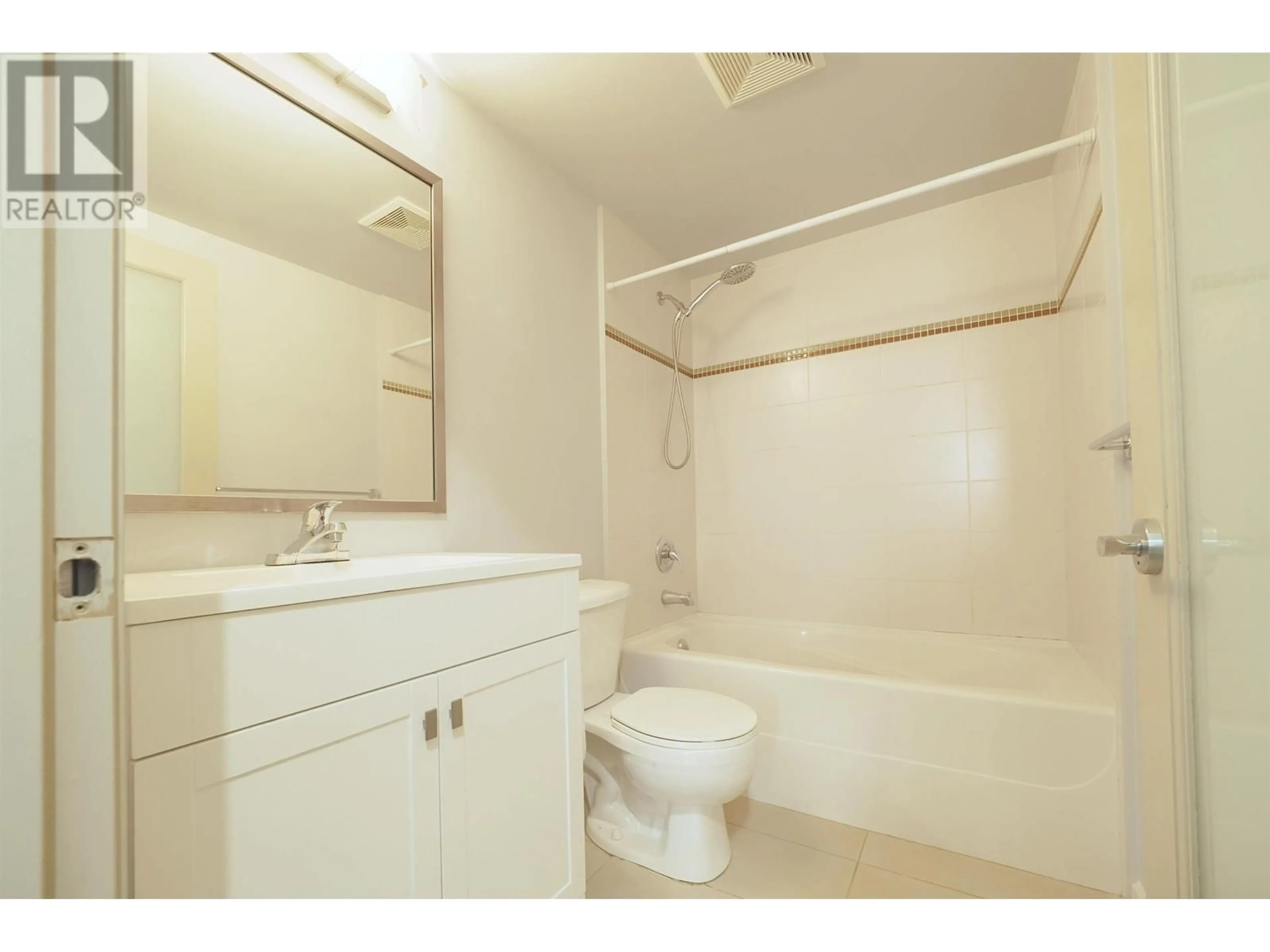 Standard bathroom, unknown for 707 9262 UNIVERSITY CRESCENT, Burnaby British Columbia V5A0A4