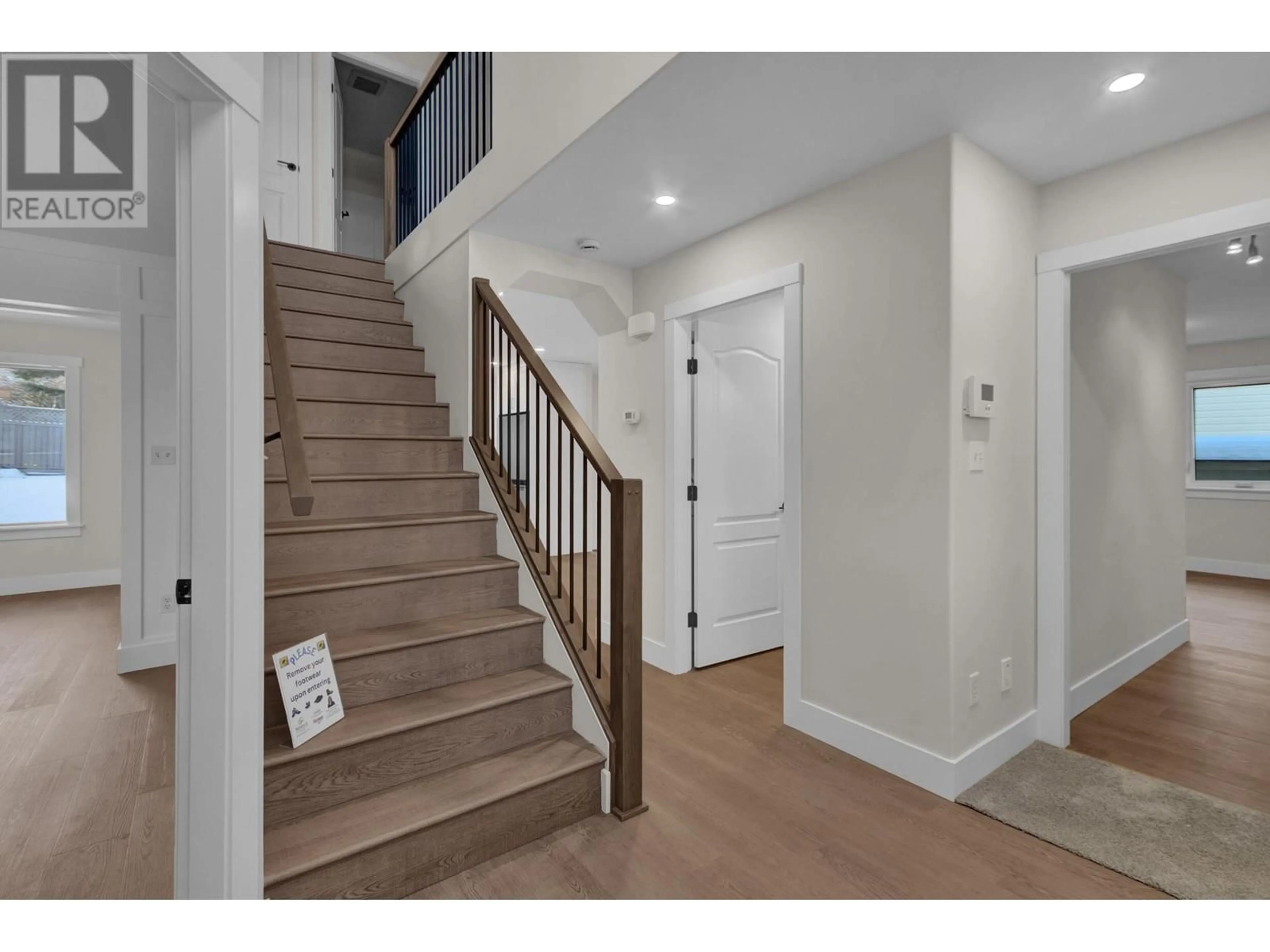 Indoor entryway for 6807 WESTMOUNT DRIVE, Prince George British Columbia V2N6R5