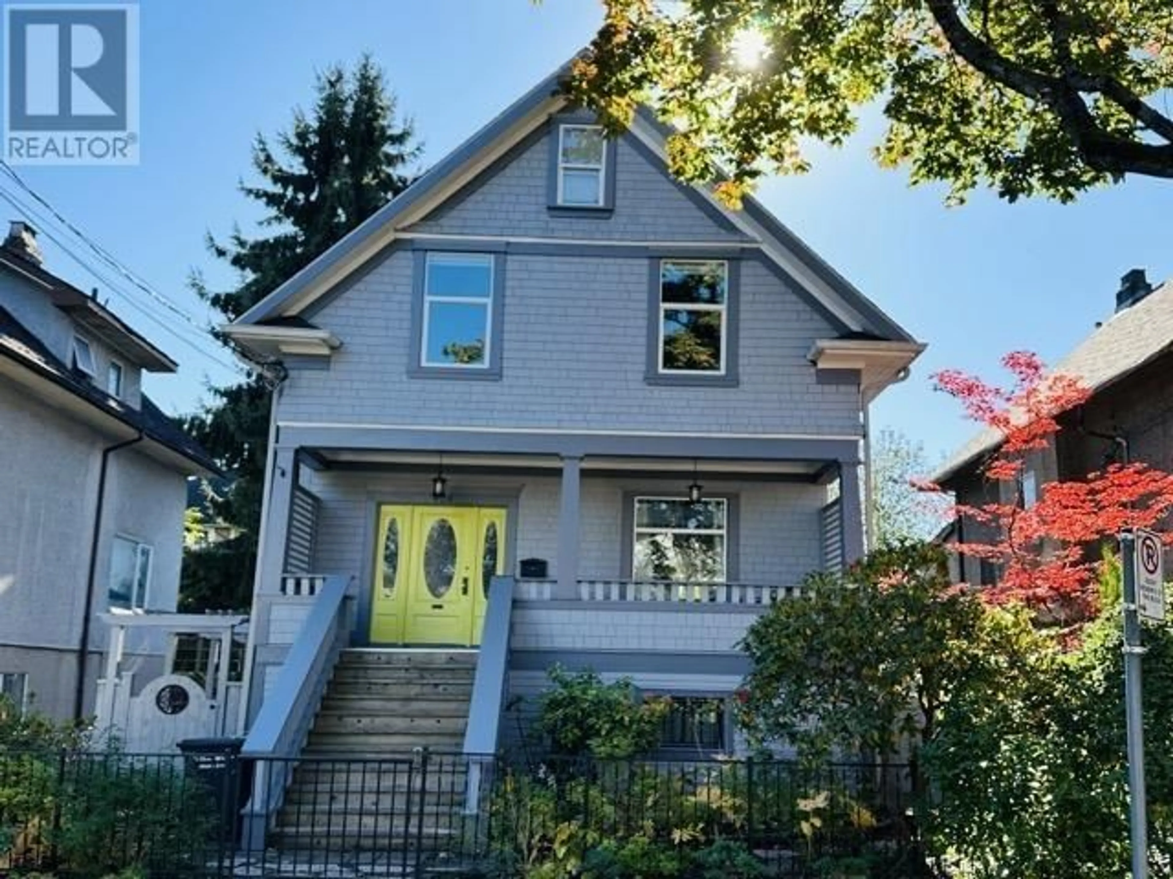 Home with vinyl exterior material, street for 428 E 24TH AVENUE, Vancouver British Columbia V5V2A1