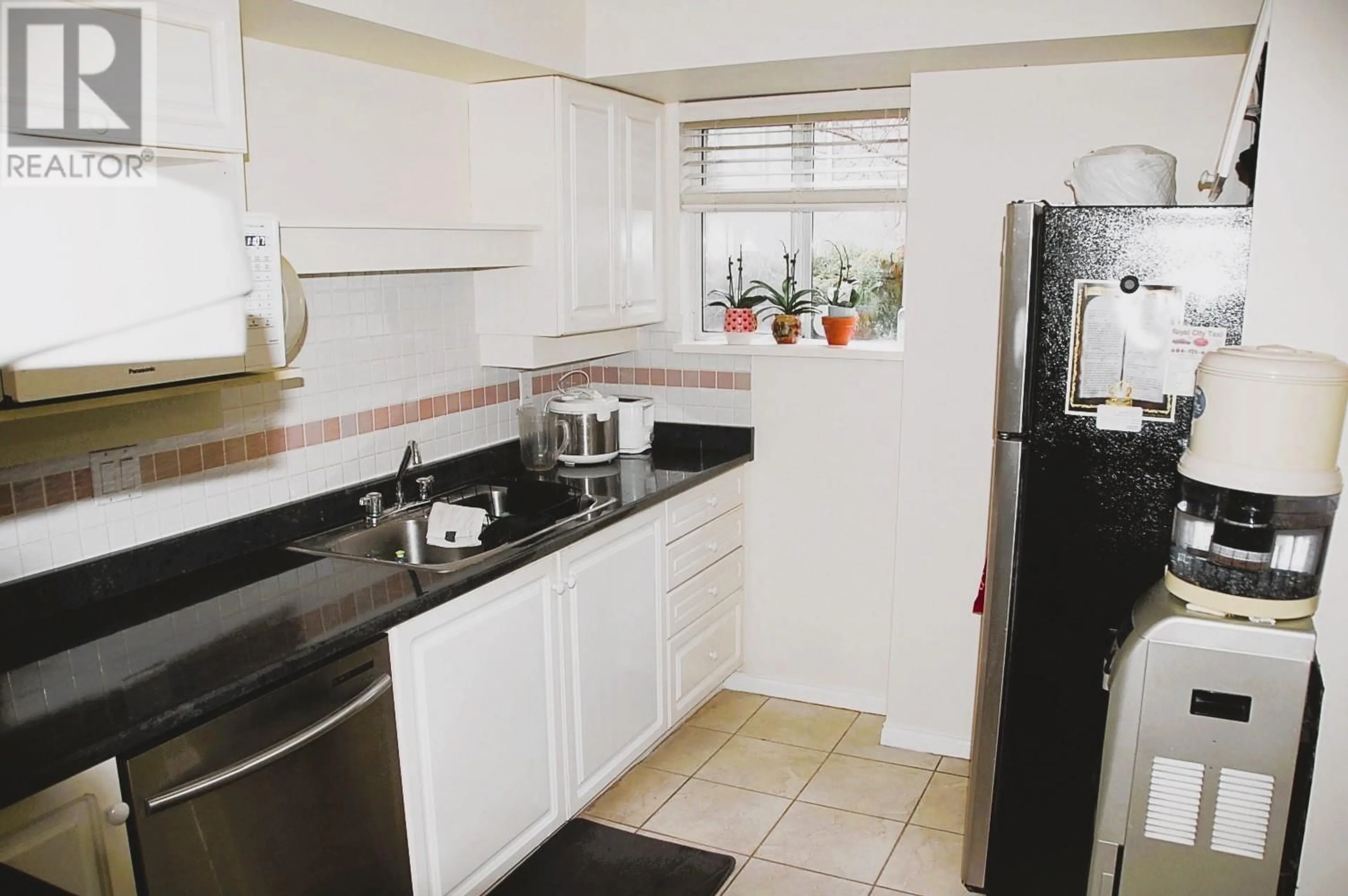 Standard kitchen, ceramic/tile floor for 104 412 TWELFTH STREET, New Westminster British Columbia V3M6R2