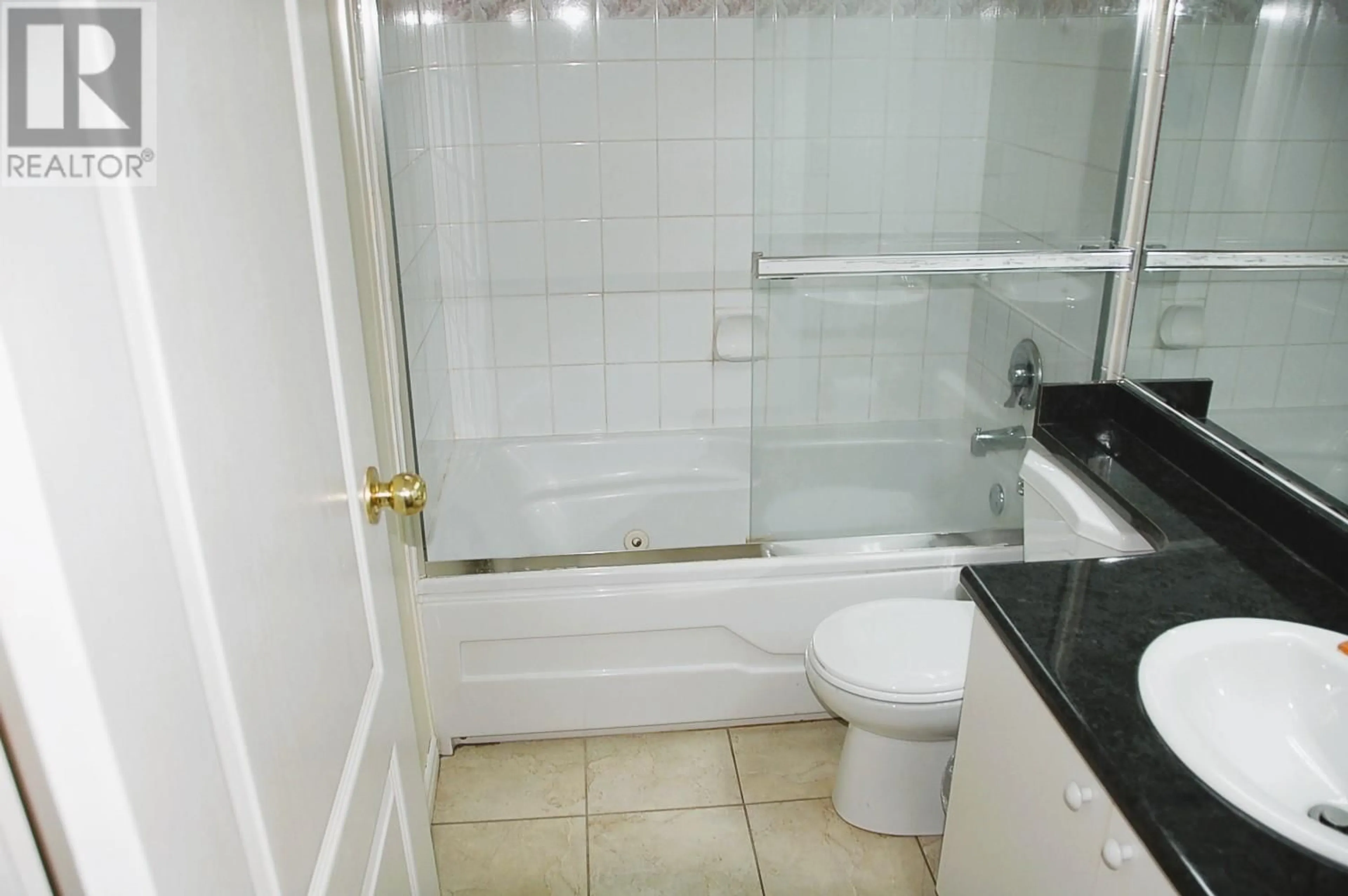 Standard bathroom, unknown for 104 412 TWELFTH STREET, New Westminster British Columbia V3M6R2