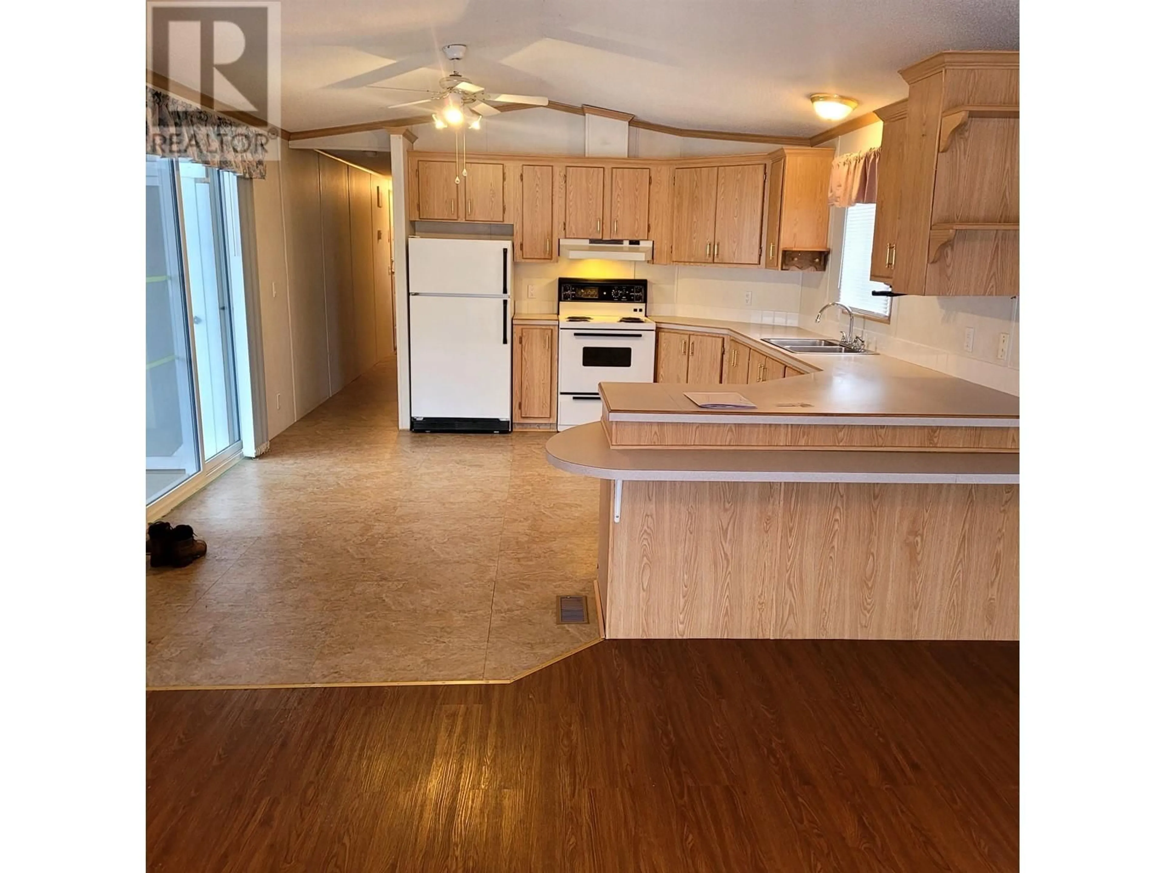 Open concept kitchen, wood/laminate floor for 19 1700 S BROADWAY AVENUE, Williams Lake British Columbia V2G2W5