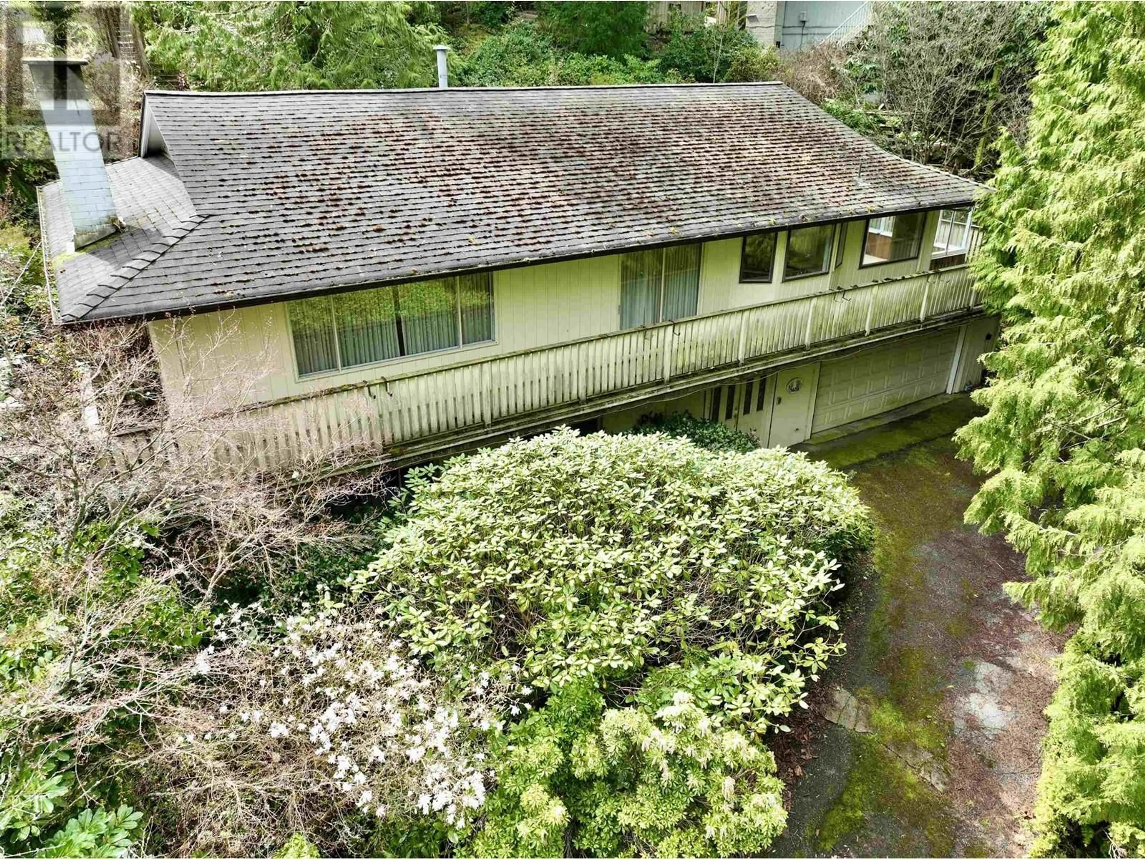 A pic from outside/outdoor area/front of a property/back of a property/a pic from drone, building for 5686 KEITH ROAD, West Vancouver British Columbia V7W2N5