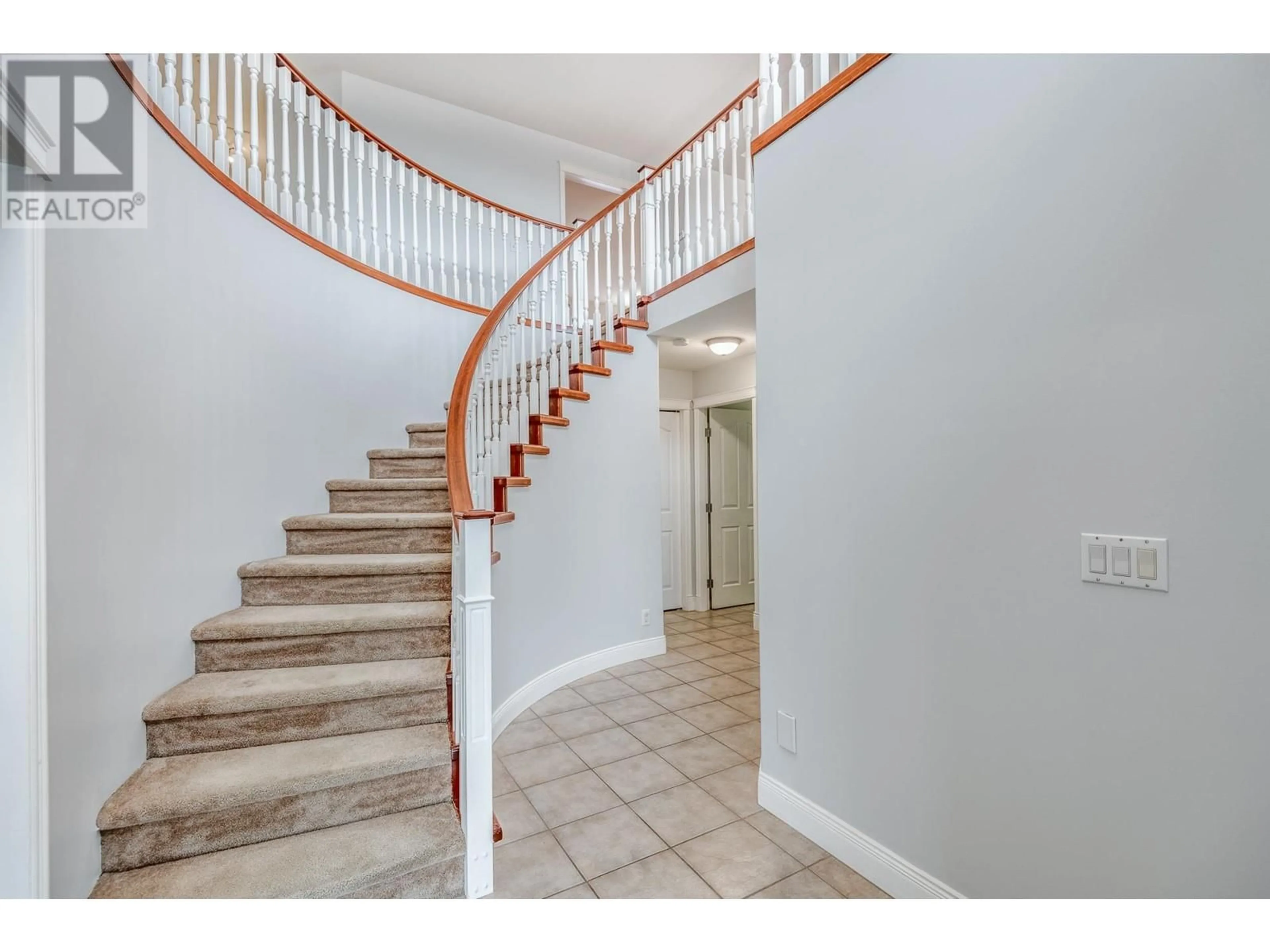 Indoor foyer for 23703 BOULDER PLACE, Maple Ridge British Columbia V4R2W1