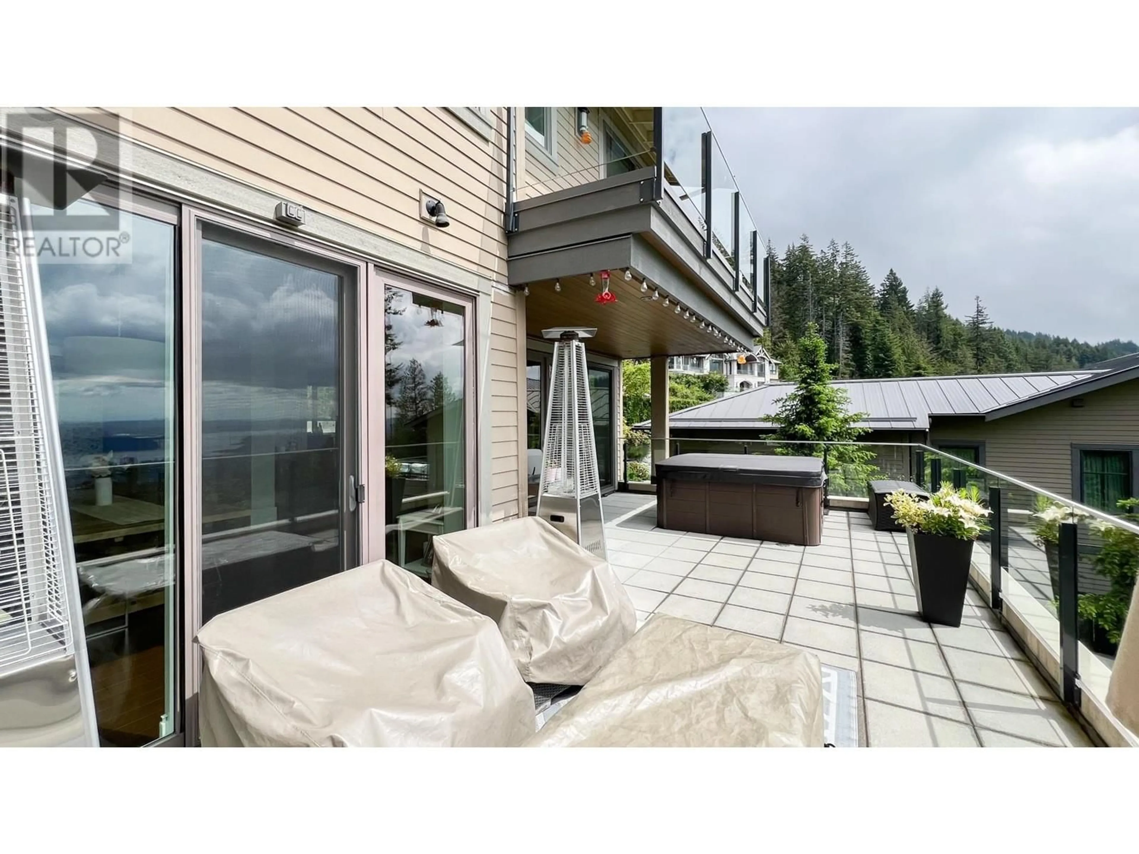 Patio, water/lake/river/ocean view for 3052 CHIPPENDALE ROAD, West Vancouver British Columbia V7S0A7