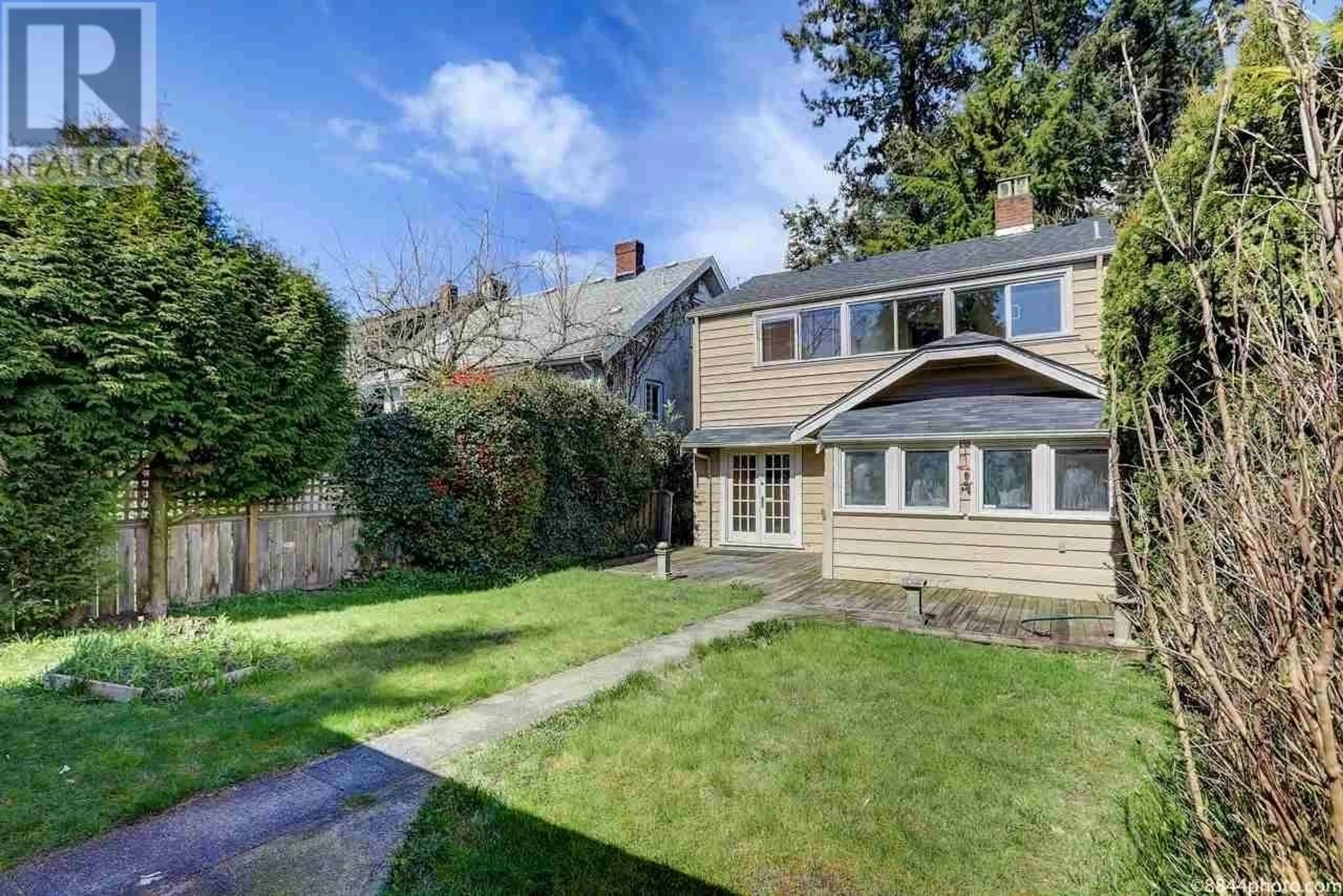 A pic from outside/outdoor area/front of a property/back of a property/a pic from drone, street for 3870 W 17TH AVENUE, Vancouver British Columbia V6S1A4