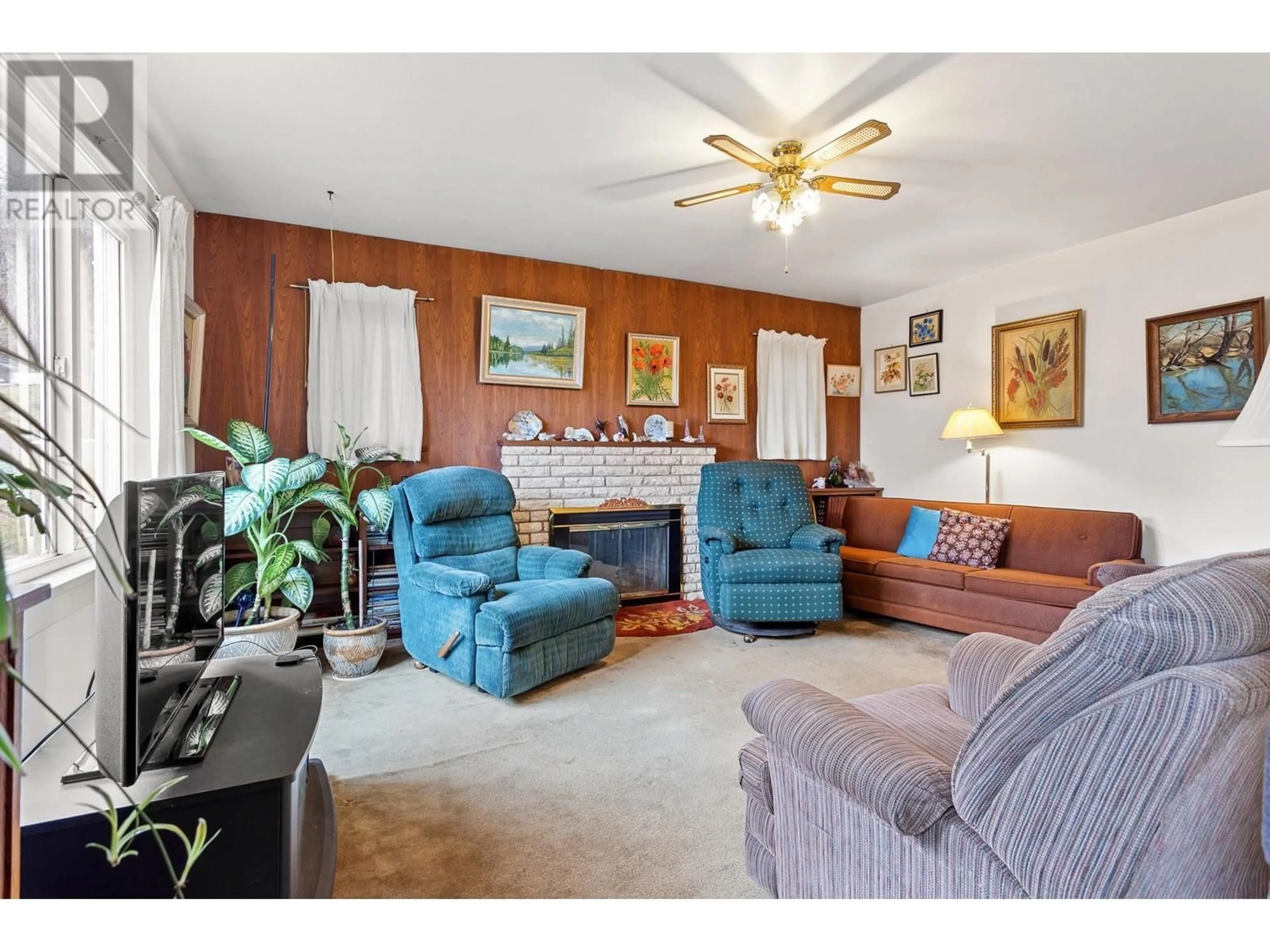 Living room with furniture, unknown for 317 HOLMES STREET, New Westminster British Columbia V3L4X6