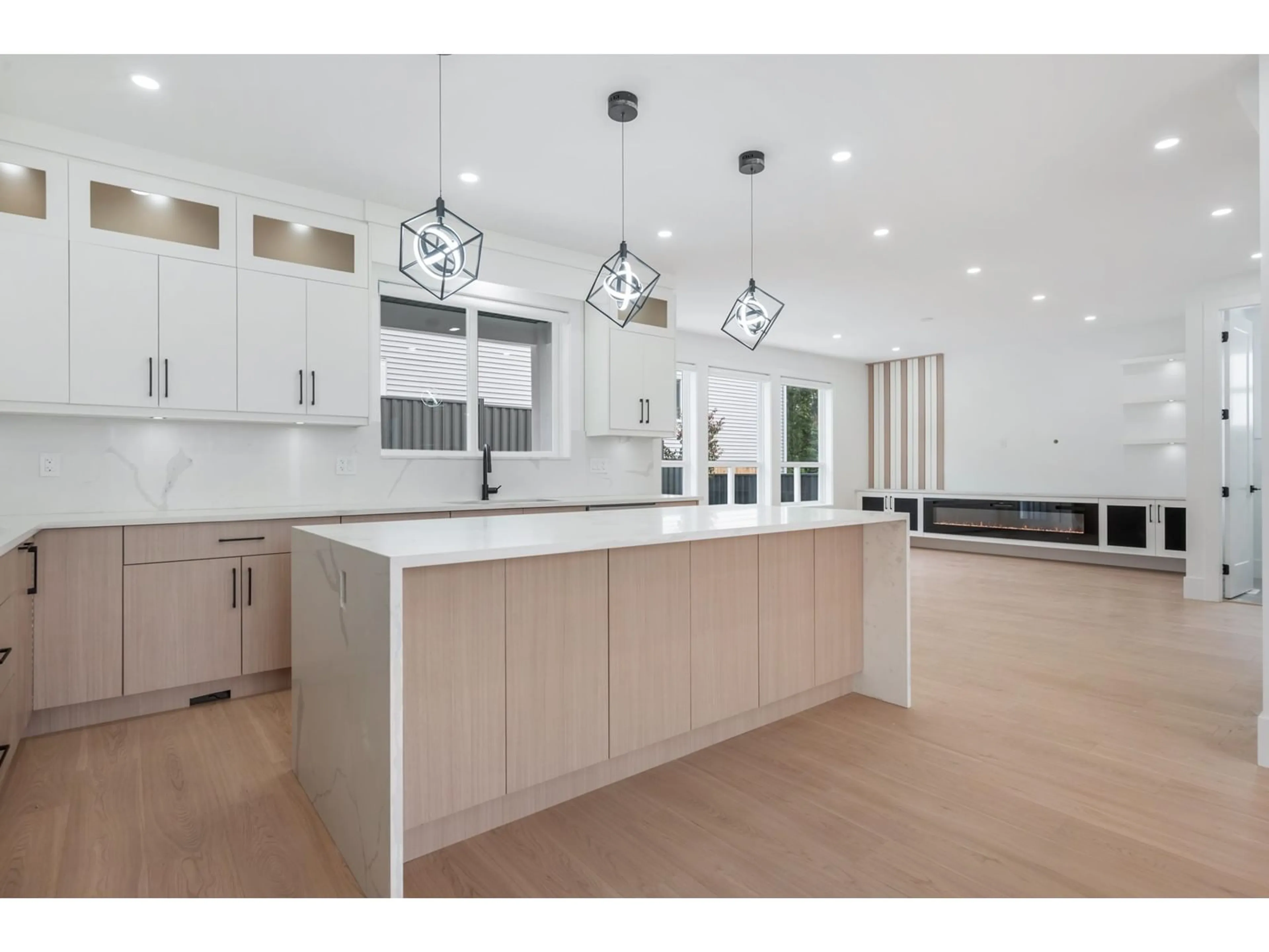 Contemporary kitchen, unknown for 20515 70, Langley British Columbia V2Y1S9