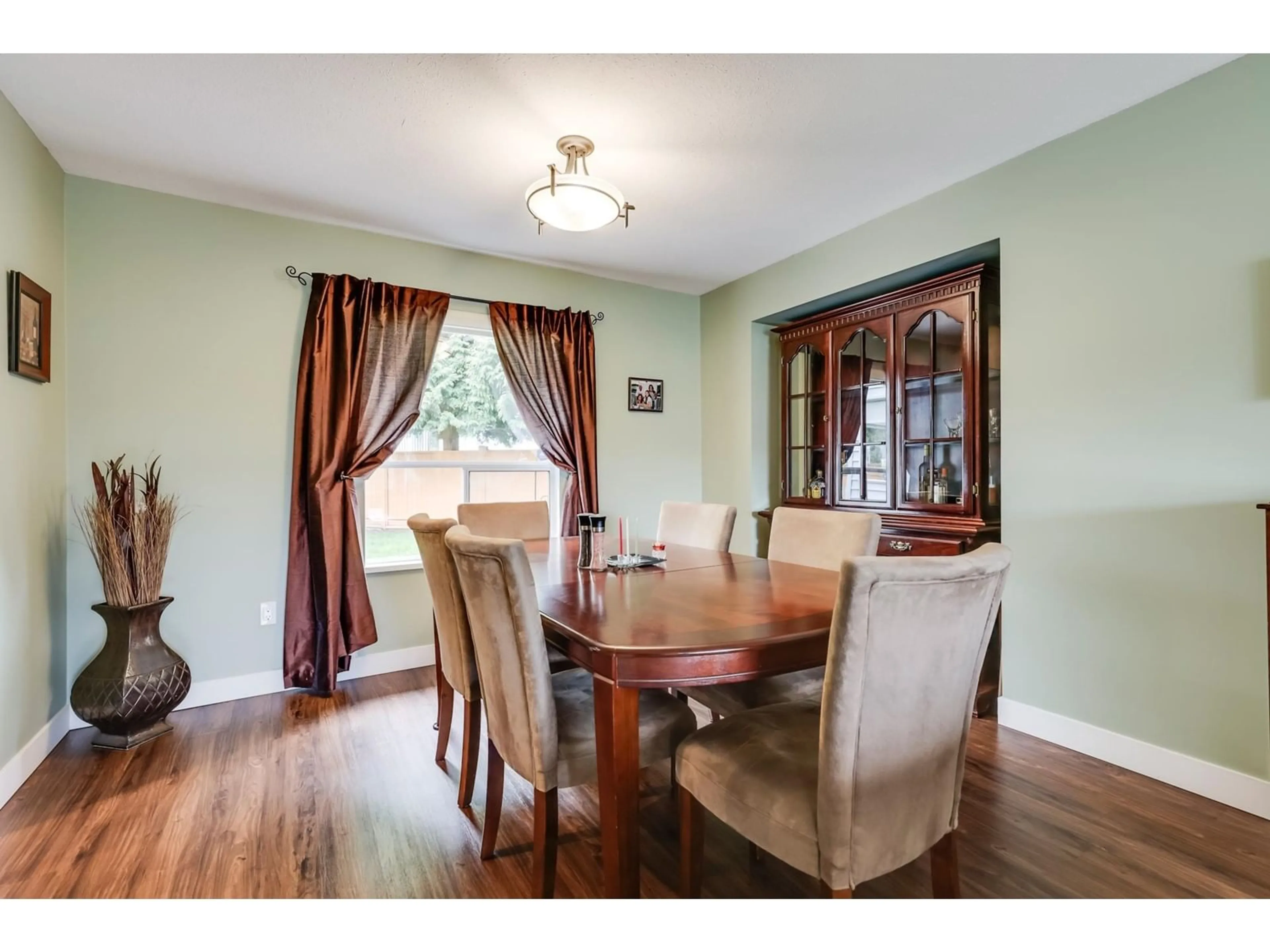 Dining room, wood/laminate floor for 21082 92A AVENUE, Langley British Columbia V1M2C2