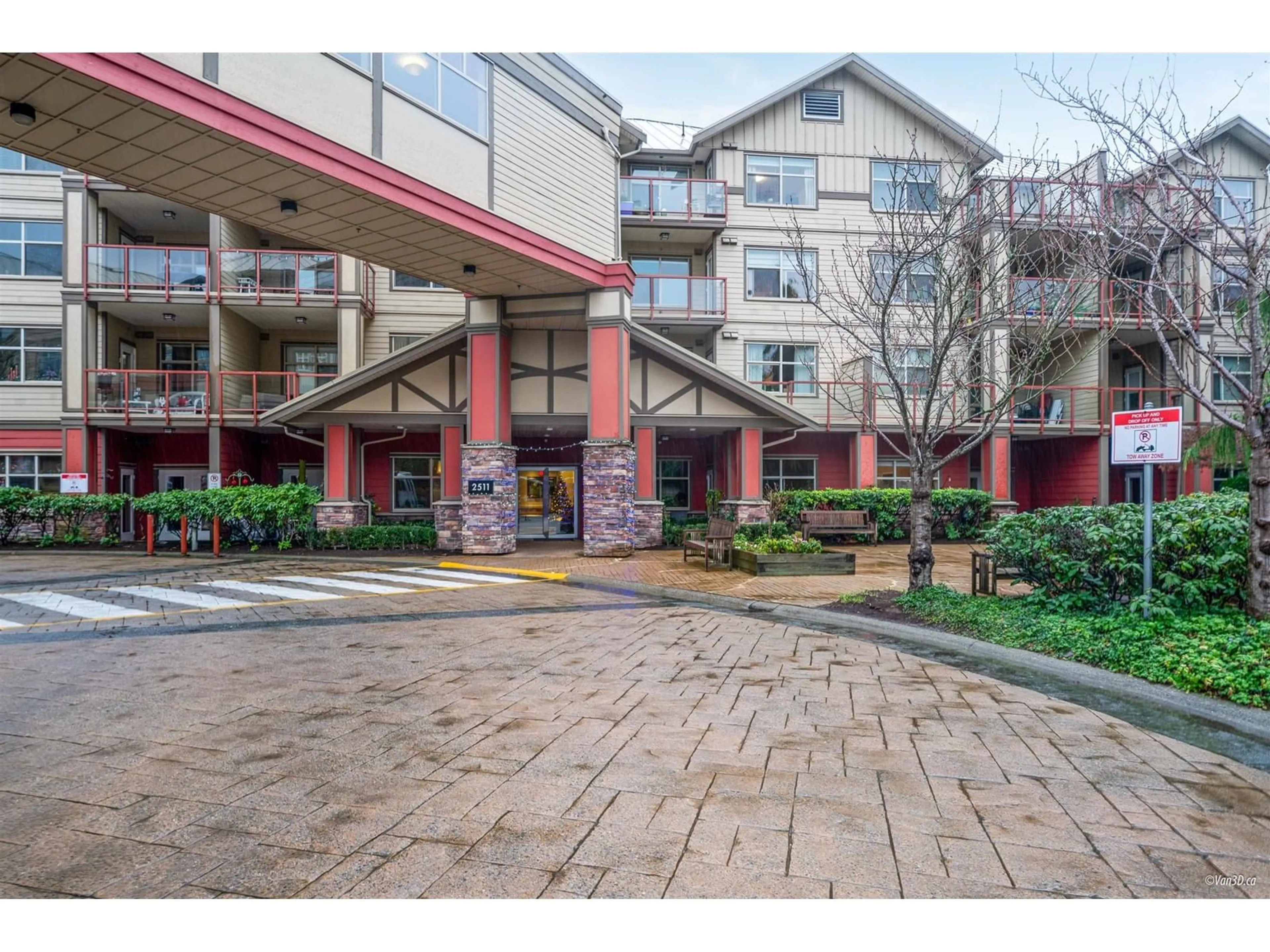 Patio, unknown for 204 2511 KING GEORGE BOULEVARD, Surrey British Columbia V4P0C7