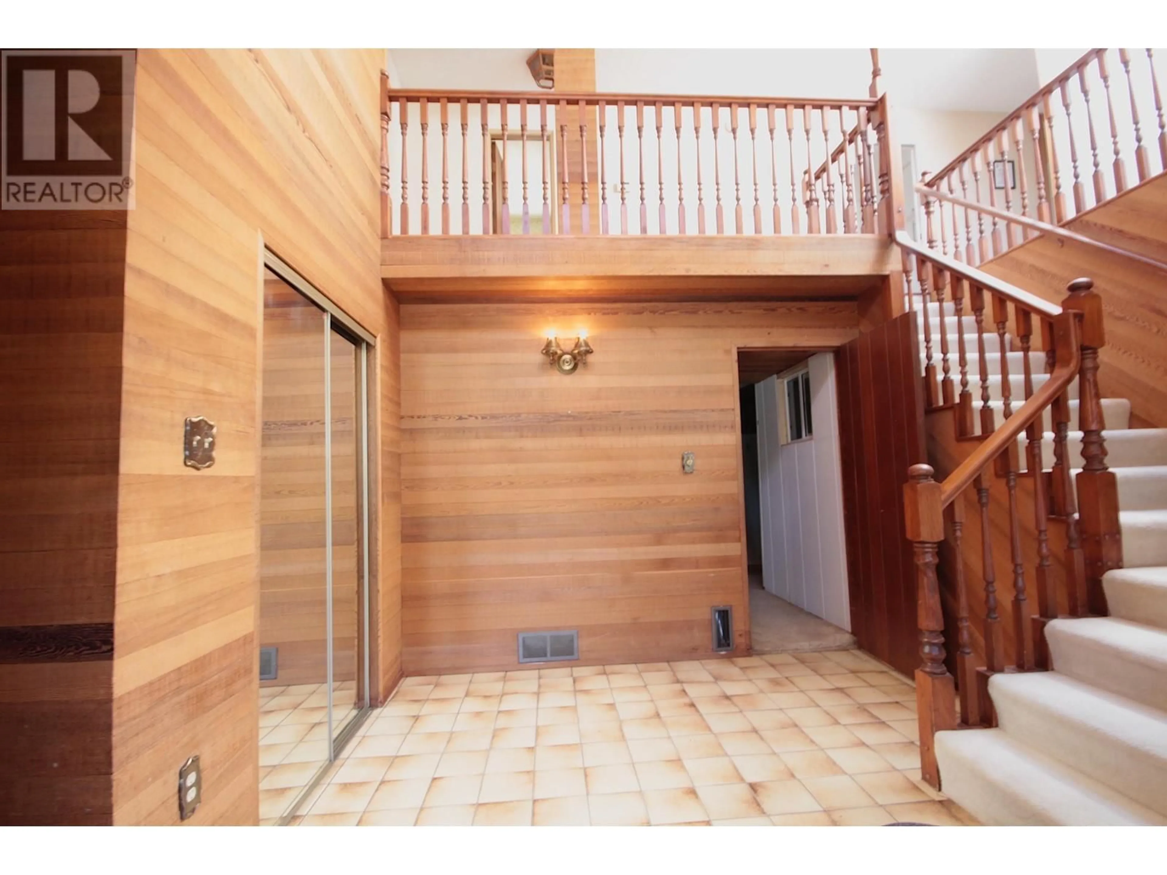 Indoor foyer for 4523 KING EDWARD PLACE, Delta British Columbia V4K2R2