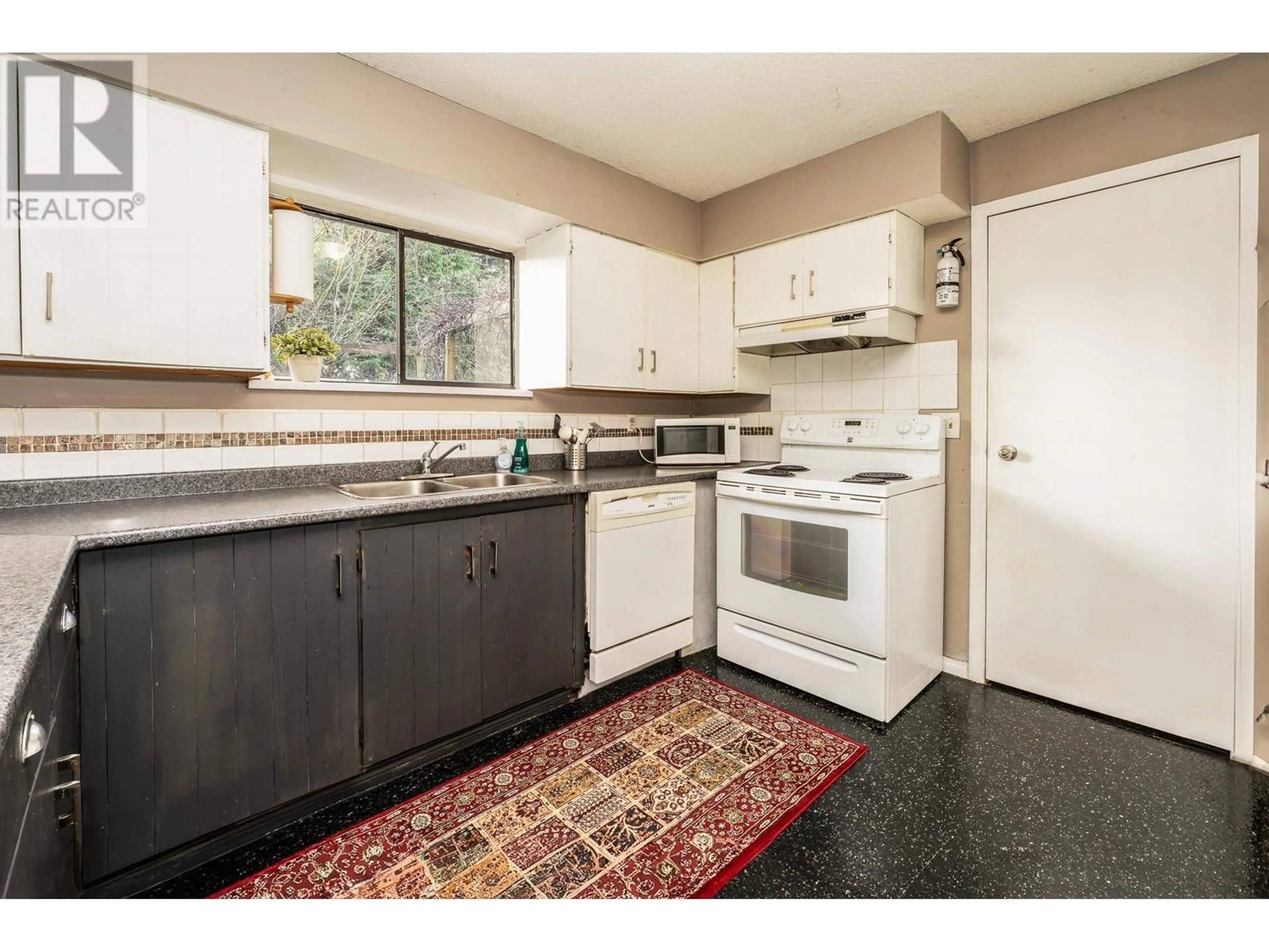 Standard kitchen, unknown for 1693 AUSTIN AVENUE, Coquitlam British Columbia V3K3P8