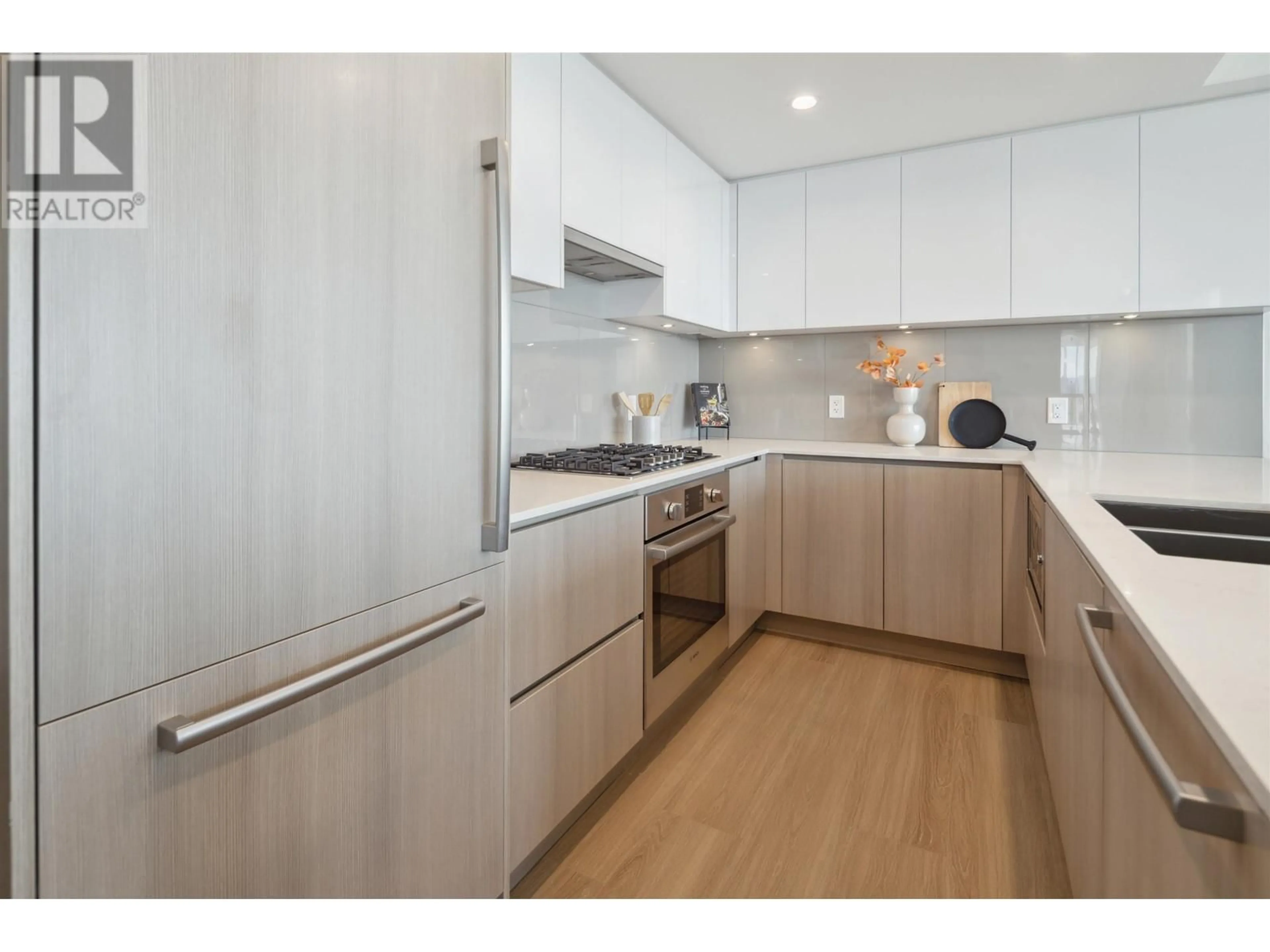 Standard kitchen, wood/laminate floor for 3201 618 CARNARVON STREET, New Westminster British Columbia V3M1E9