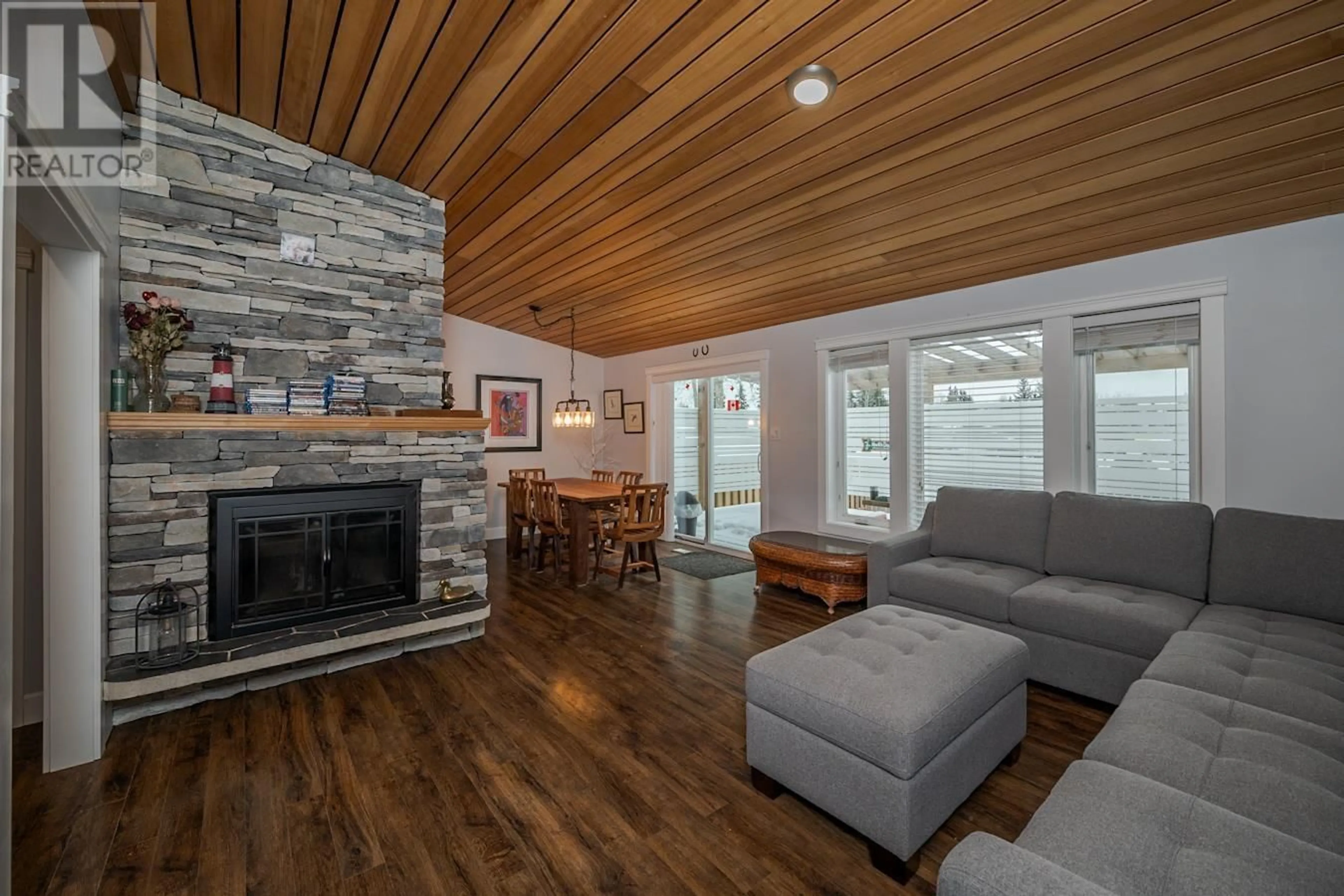 Living room with furniture, wood/laminate floor for 6184 TRENT DRIVE, Prince George British Columbia V2N2G5