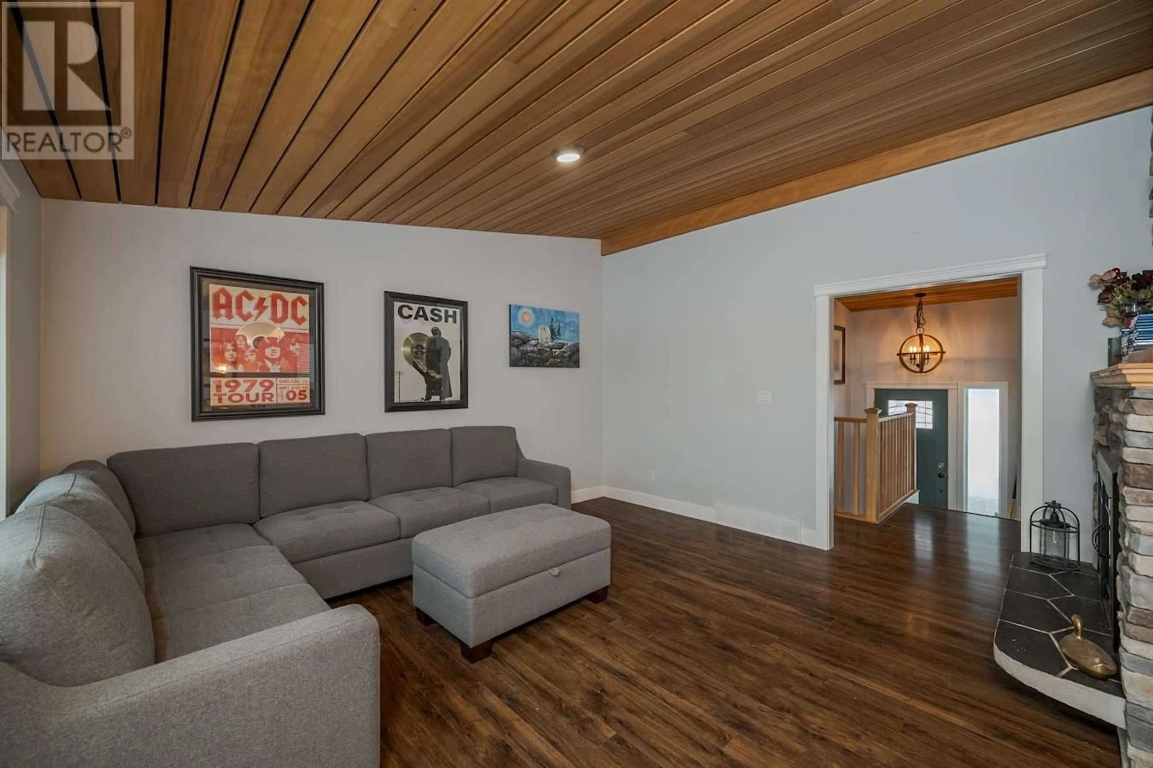 Living room with furniture, wood/laminate floor for 6184 TRENT DRIVE, Prince George British Columbia V2N2G5