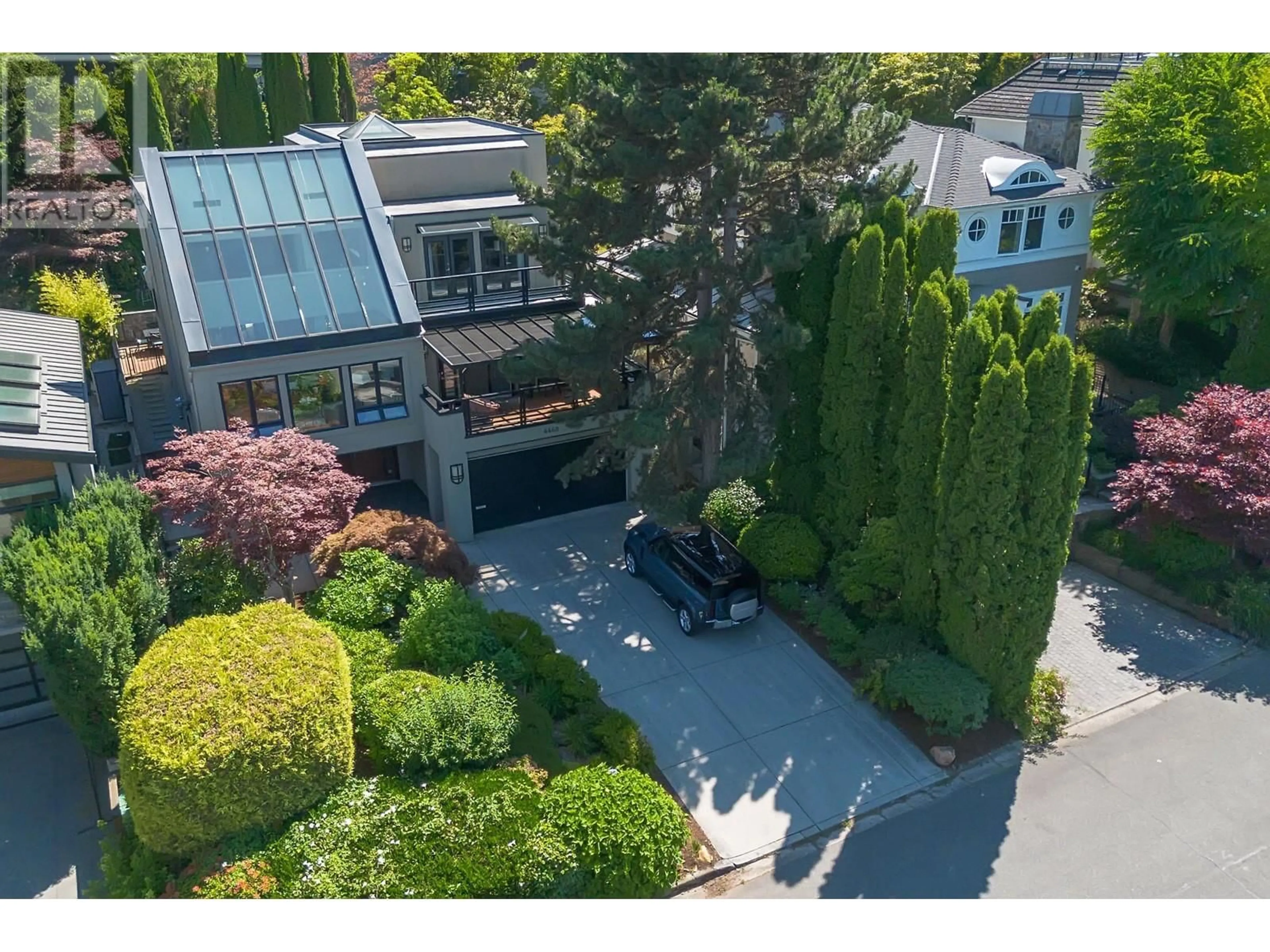 A pic from outside/outdoor area/front of a property/back of a property/a pic from drone, street for 4468 W 1ST AVENUE, Vancouver British Columbia V6R4J4