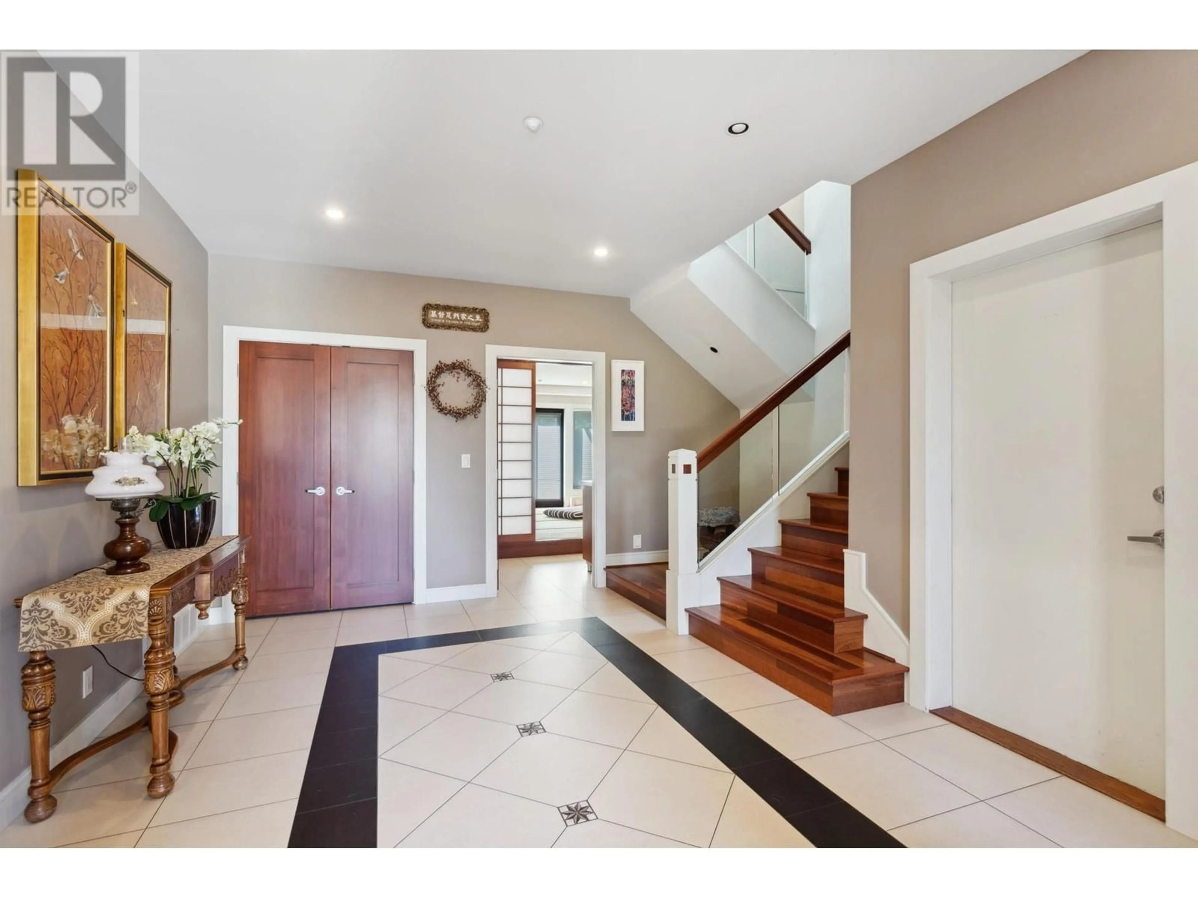 Indoor entryway for 4468 W 1ST AVENUE, Vancouver British Columbia V6R4J4